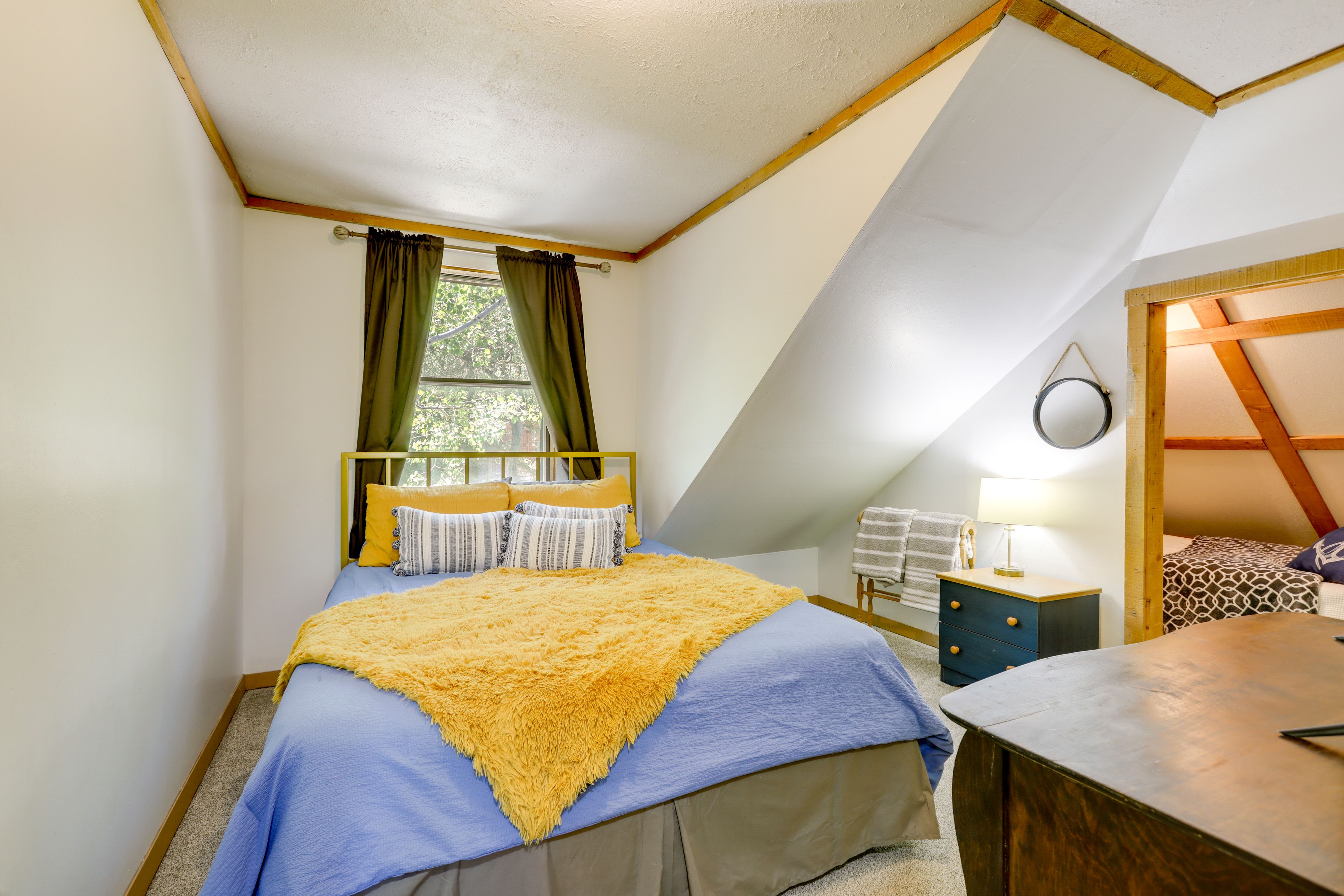 Bedroom 2 | Queen Bed | Twin Bed | 2nd Floor