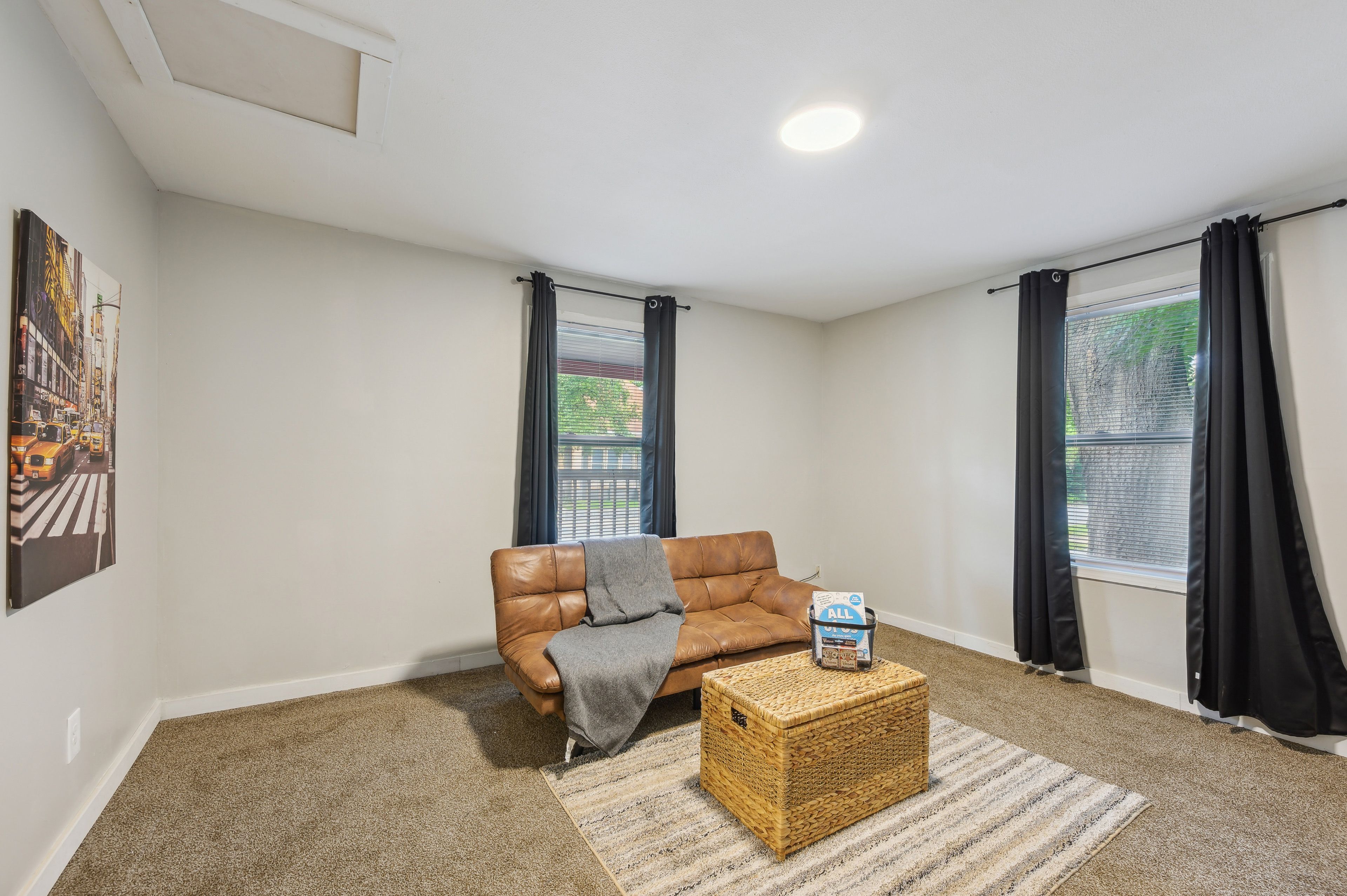 Bonus Room | Queen Futon