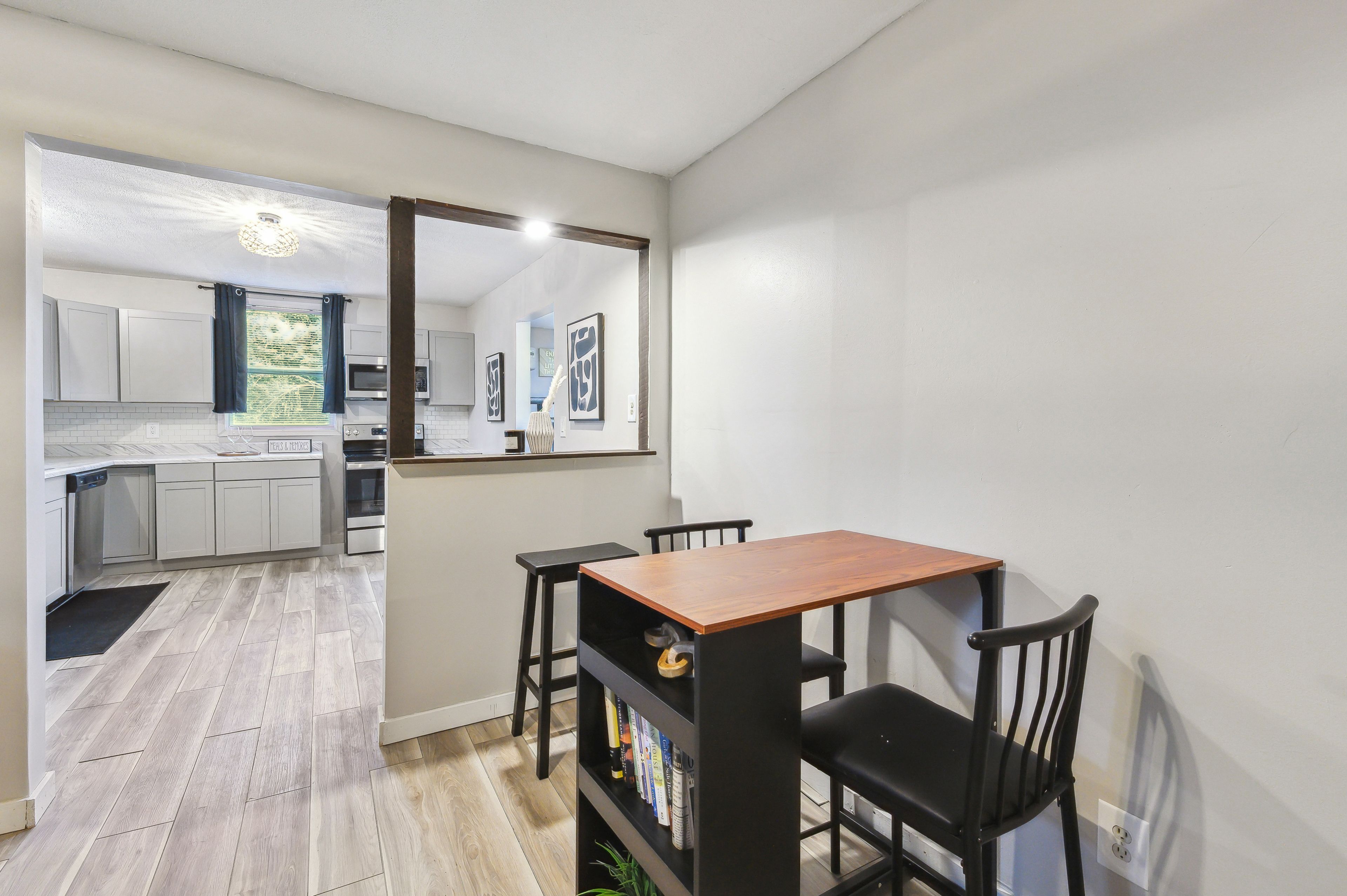 Dining Area & Kitchen | Self Check-In | 7 Mi to Amerson River Park