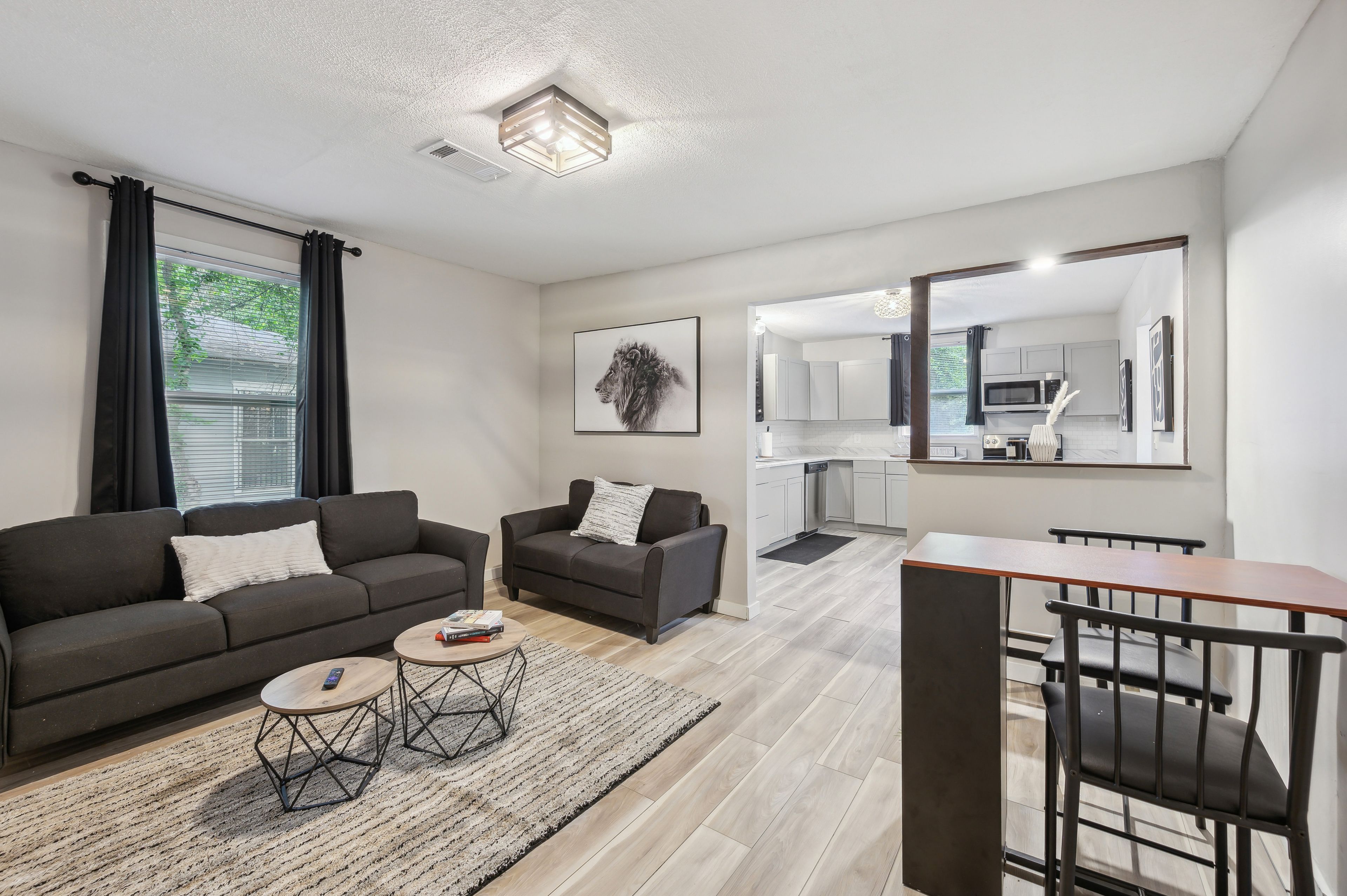 Living Room | Smart TV | Free WiFi | Books