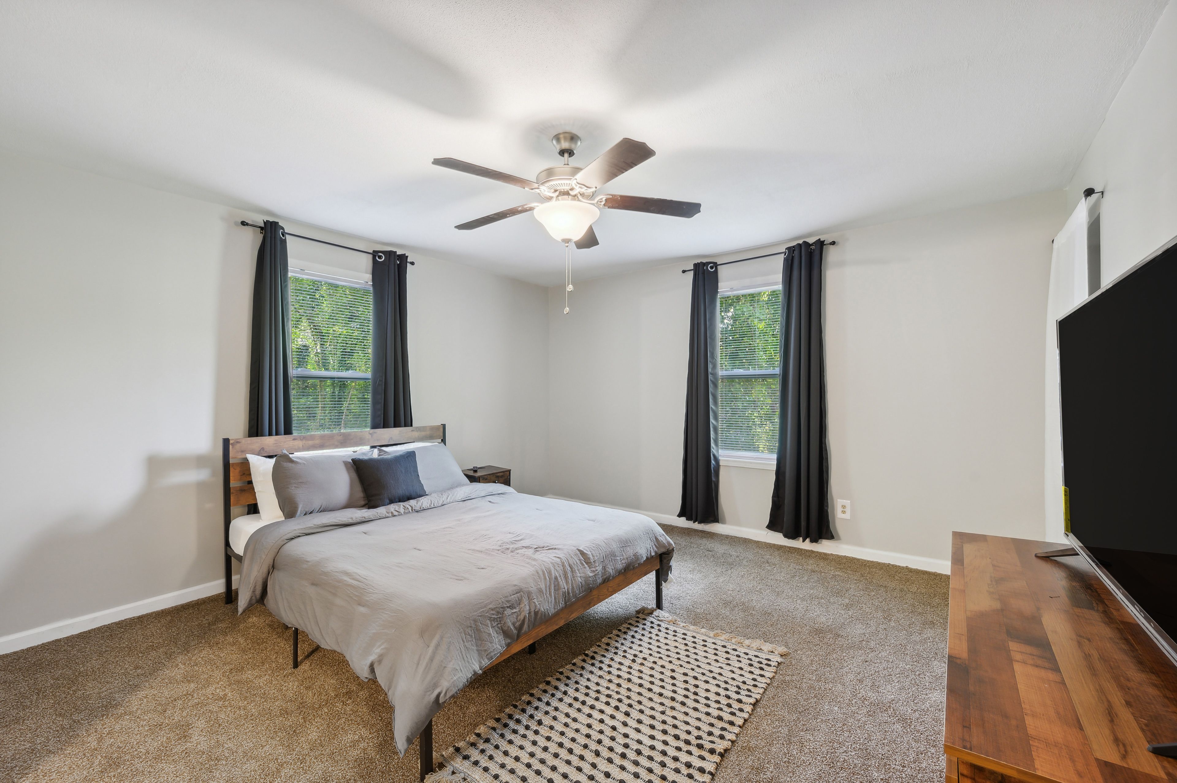 Bedroom 1 | Queen Bed | Smart TV | Linens Provided