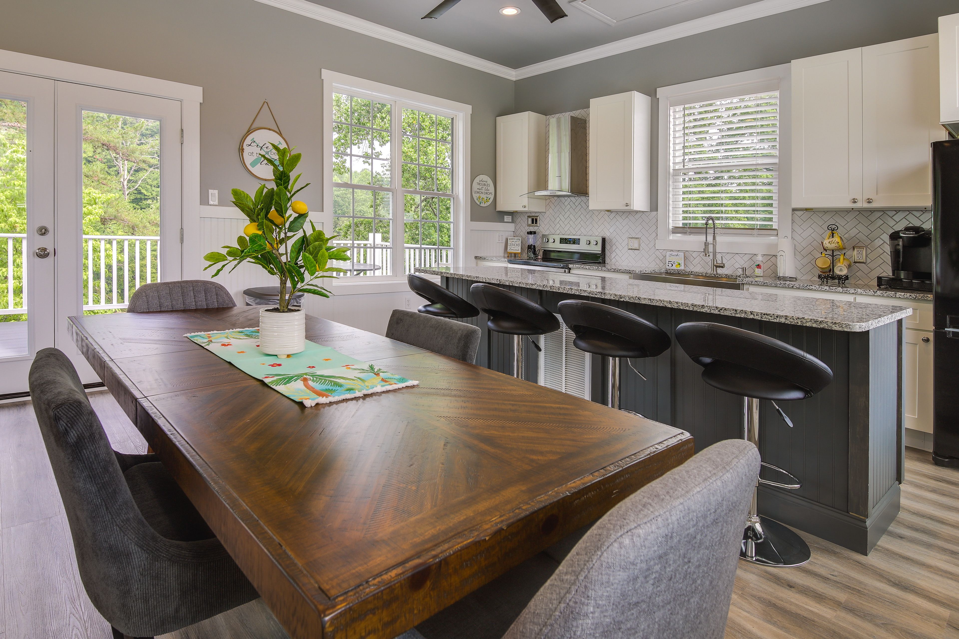 Dining Area | Dishware & Flatware Provided