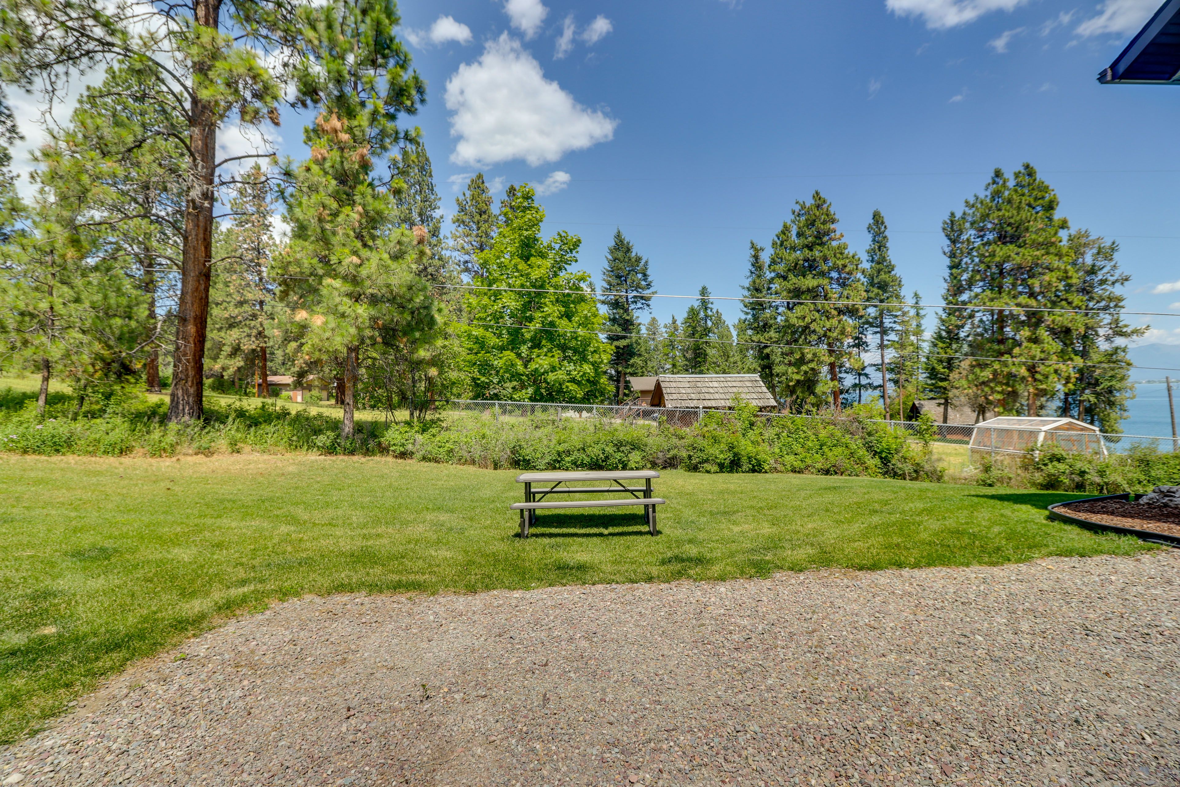 Yard | Picnic Table