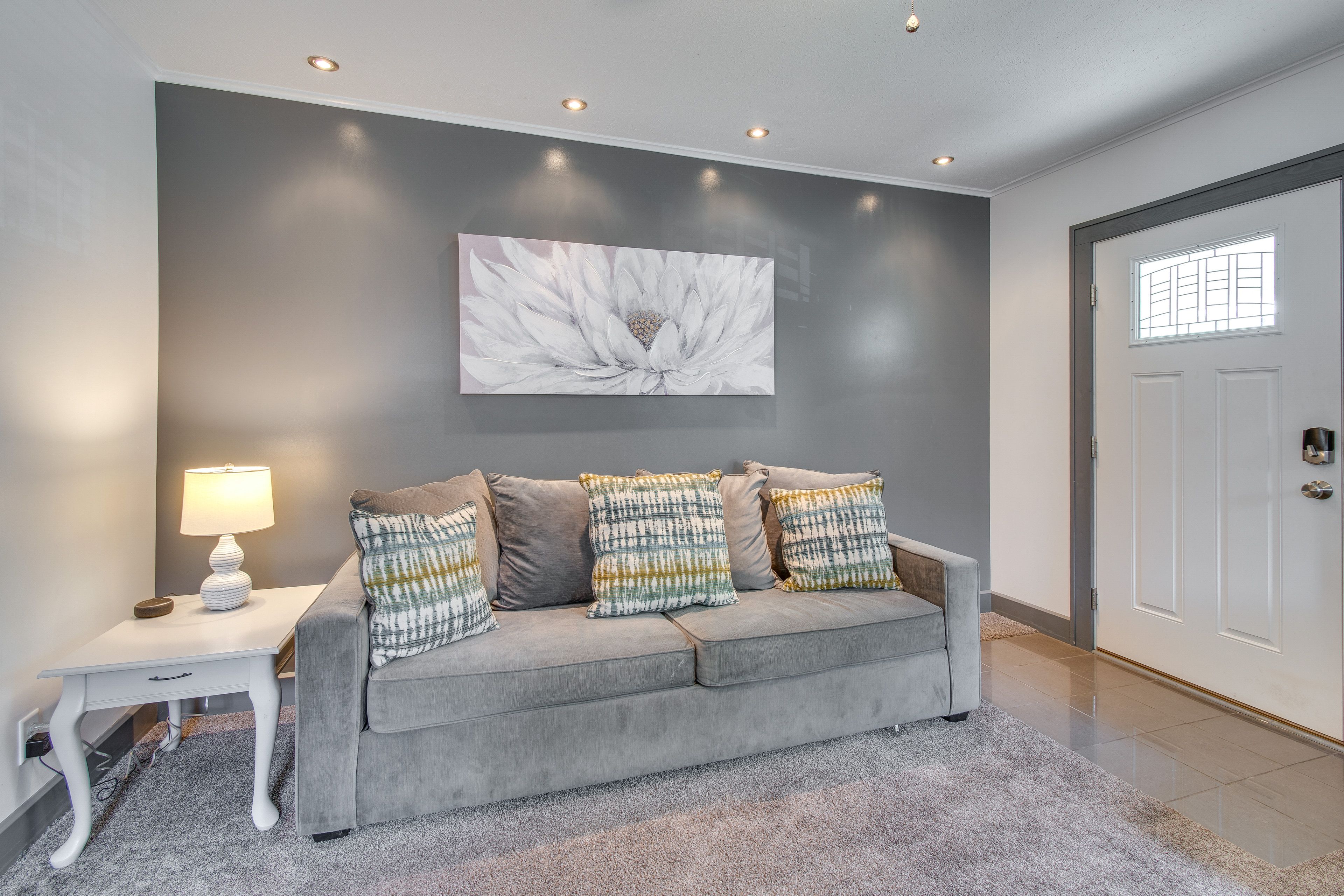 Living Room | Smart TV | Free WiFi | Queen Sleeper Sofa