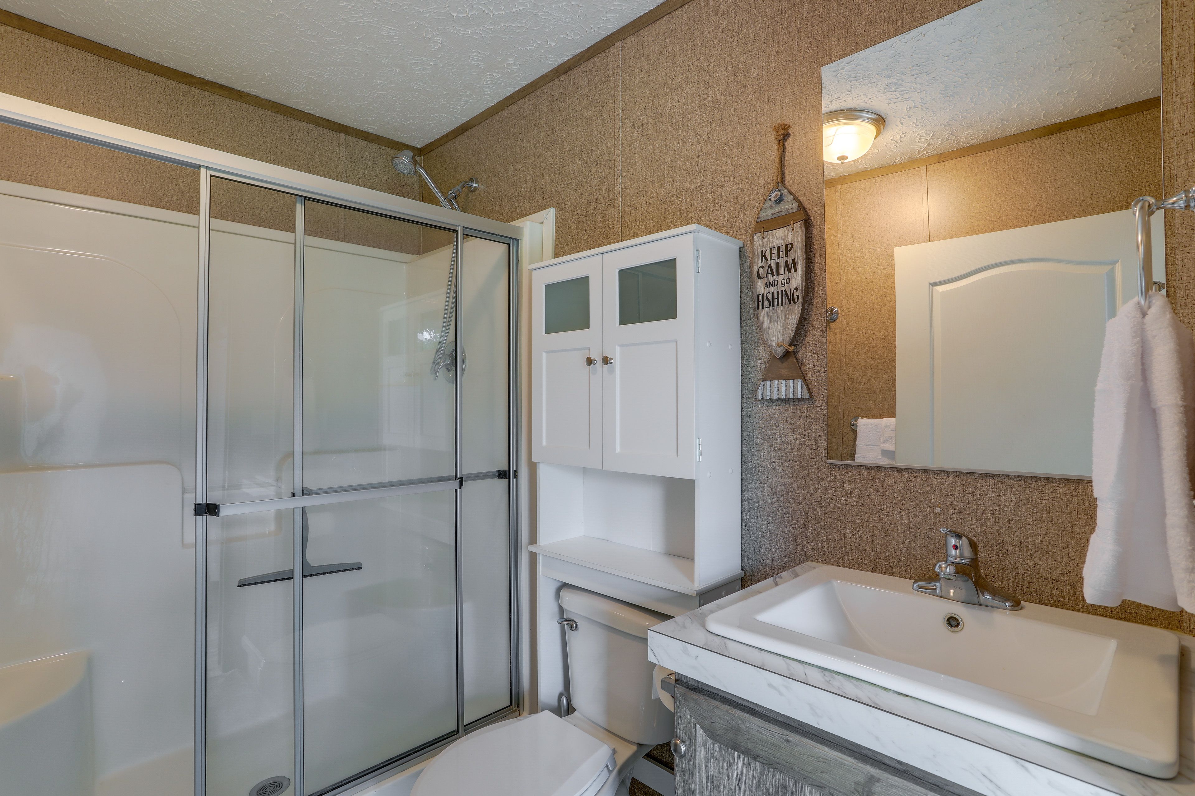 Full Bathroom | Towels Provided | Complimentary Toiletries