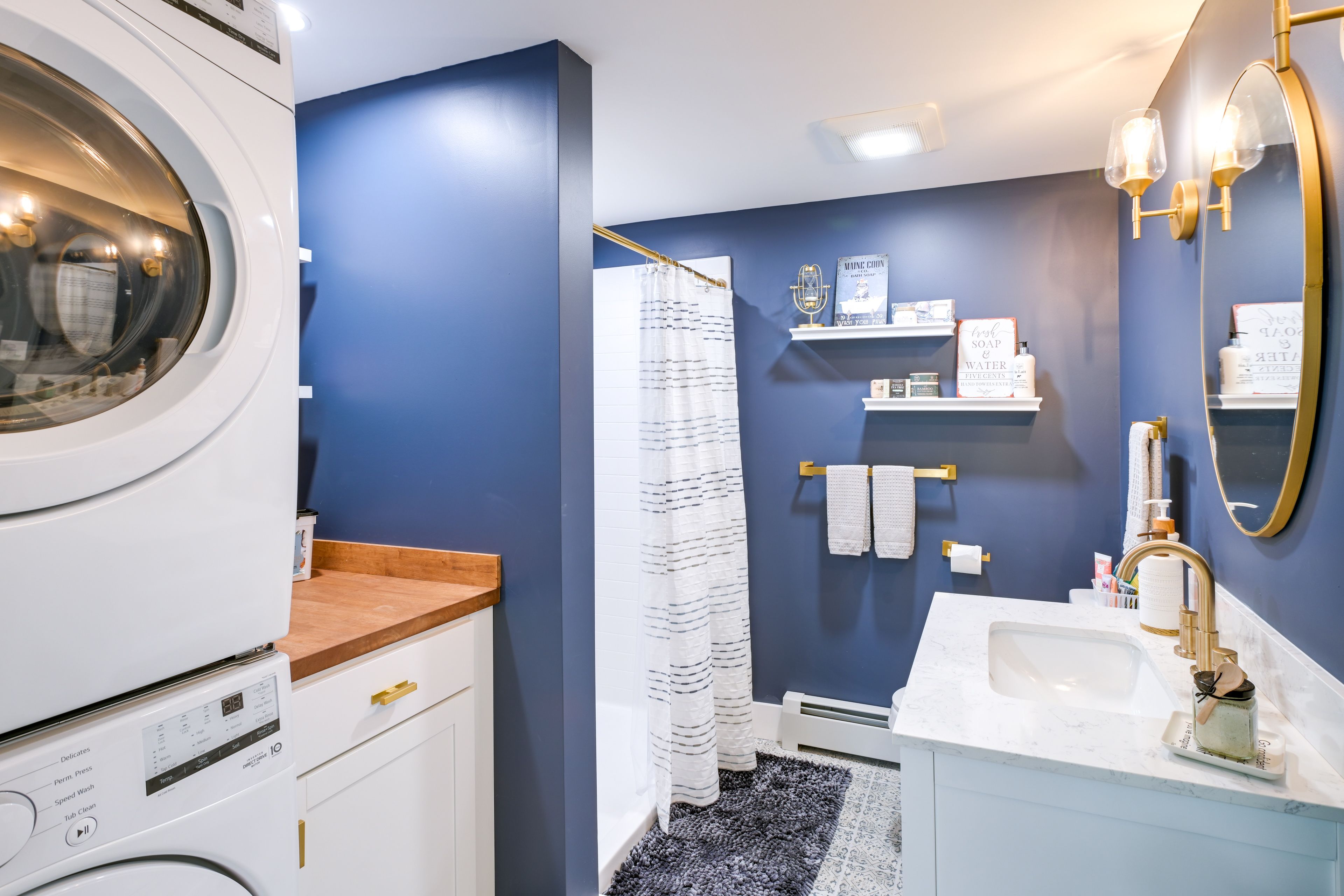Full Bathroom | Washer & Dryer
