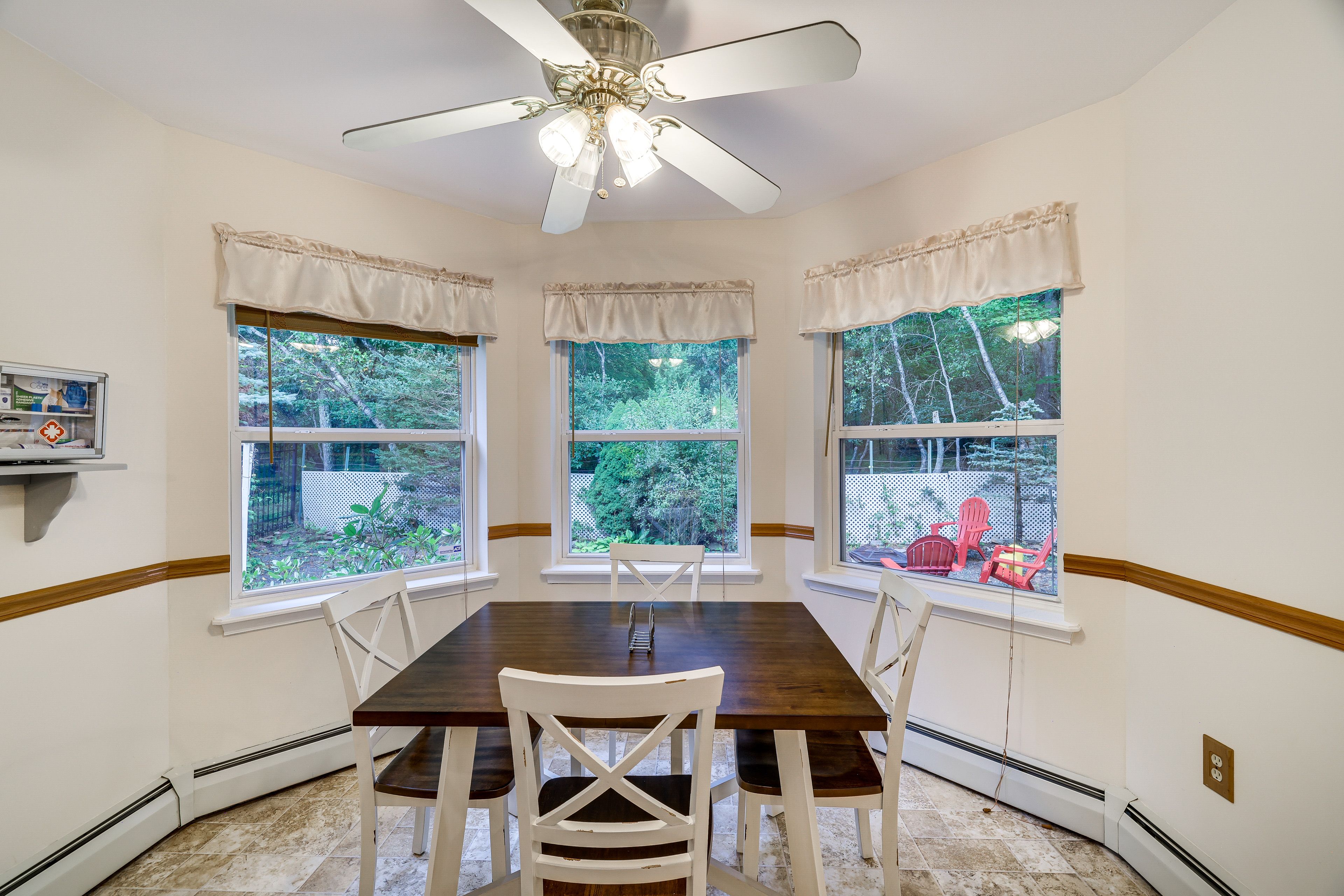 Additional Dining Area