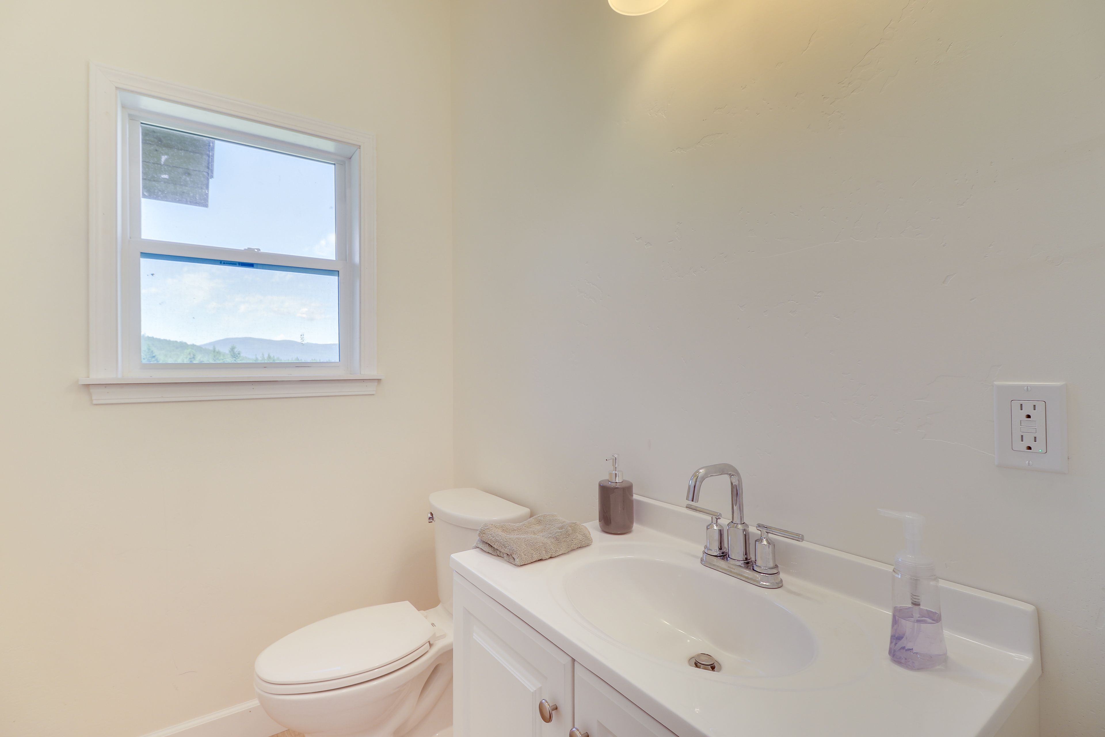 Half Bathroom | Main Level