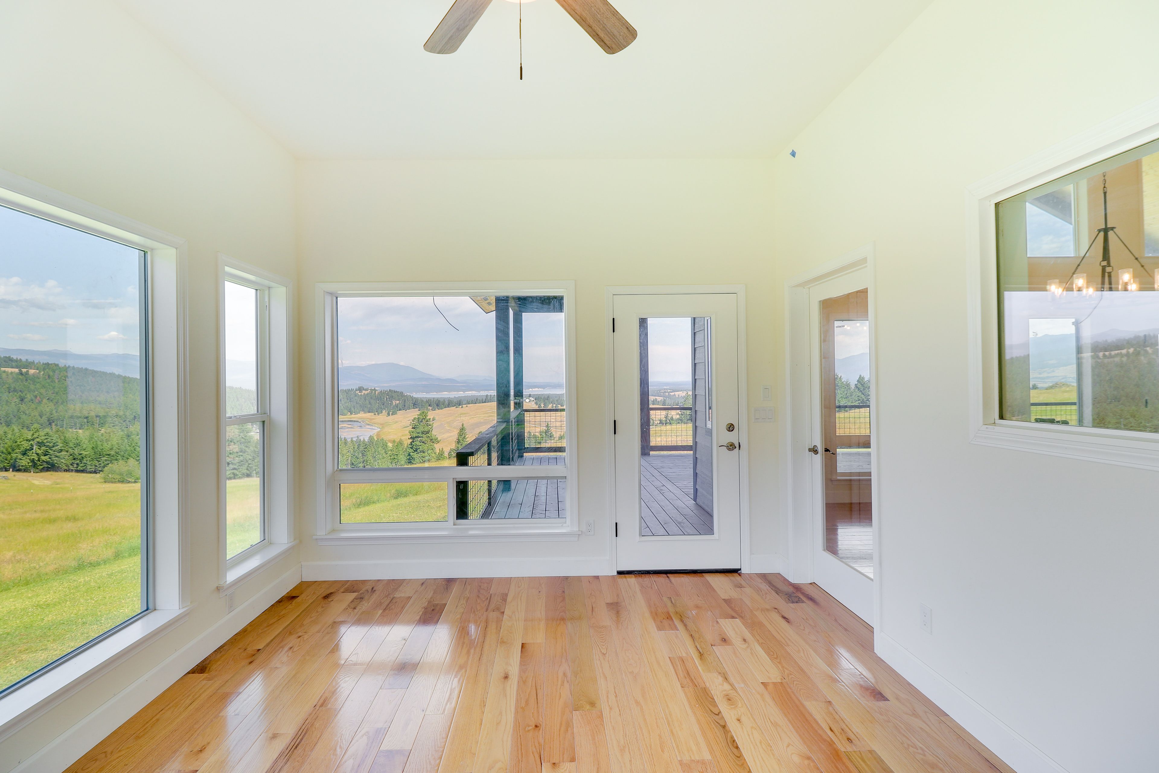 Sunroom (Unfurnished)