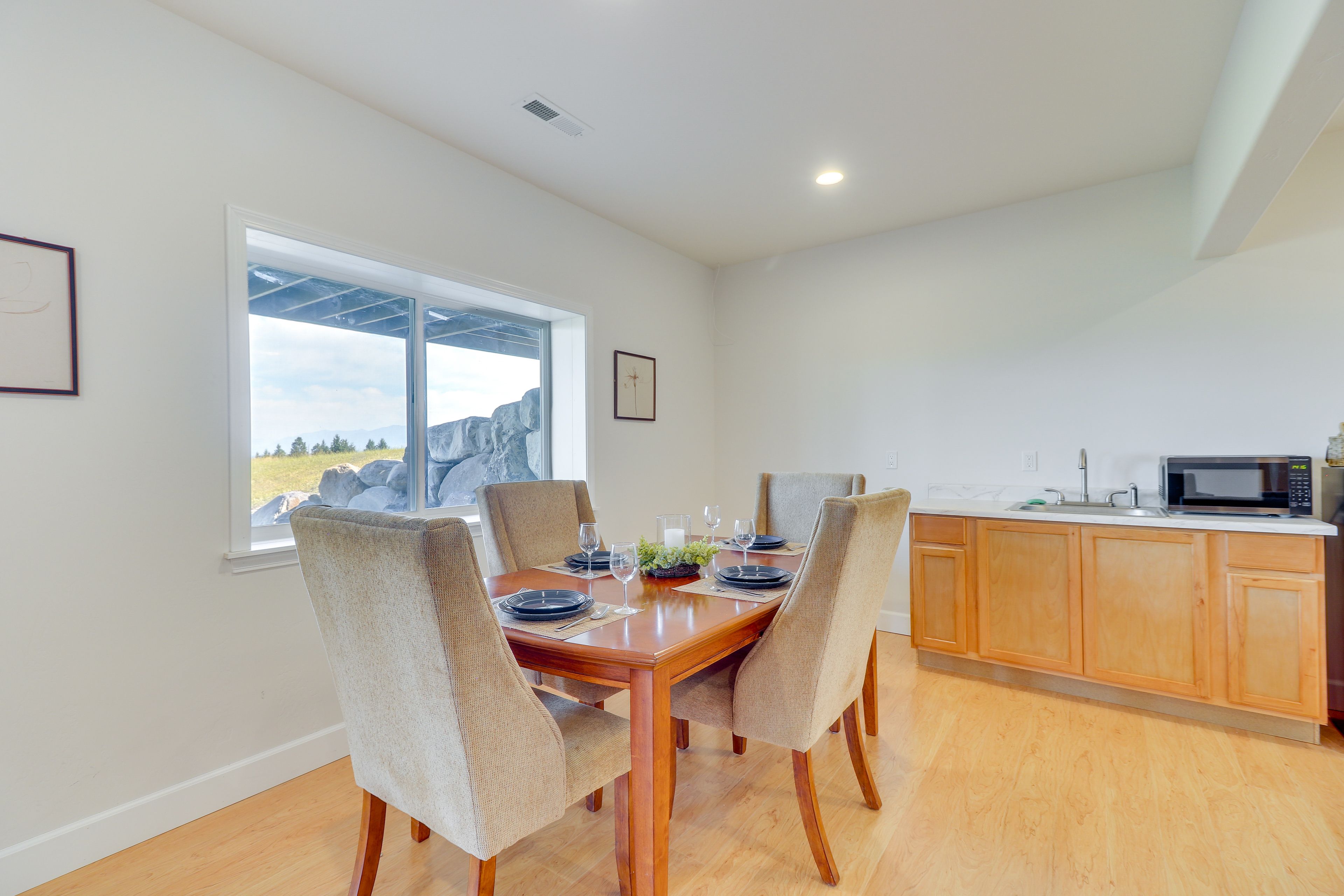 Eat-In Kitchenette | Lower Level