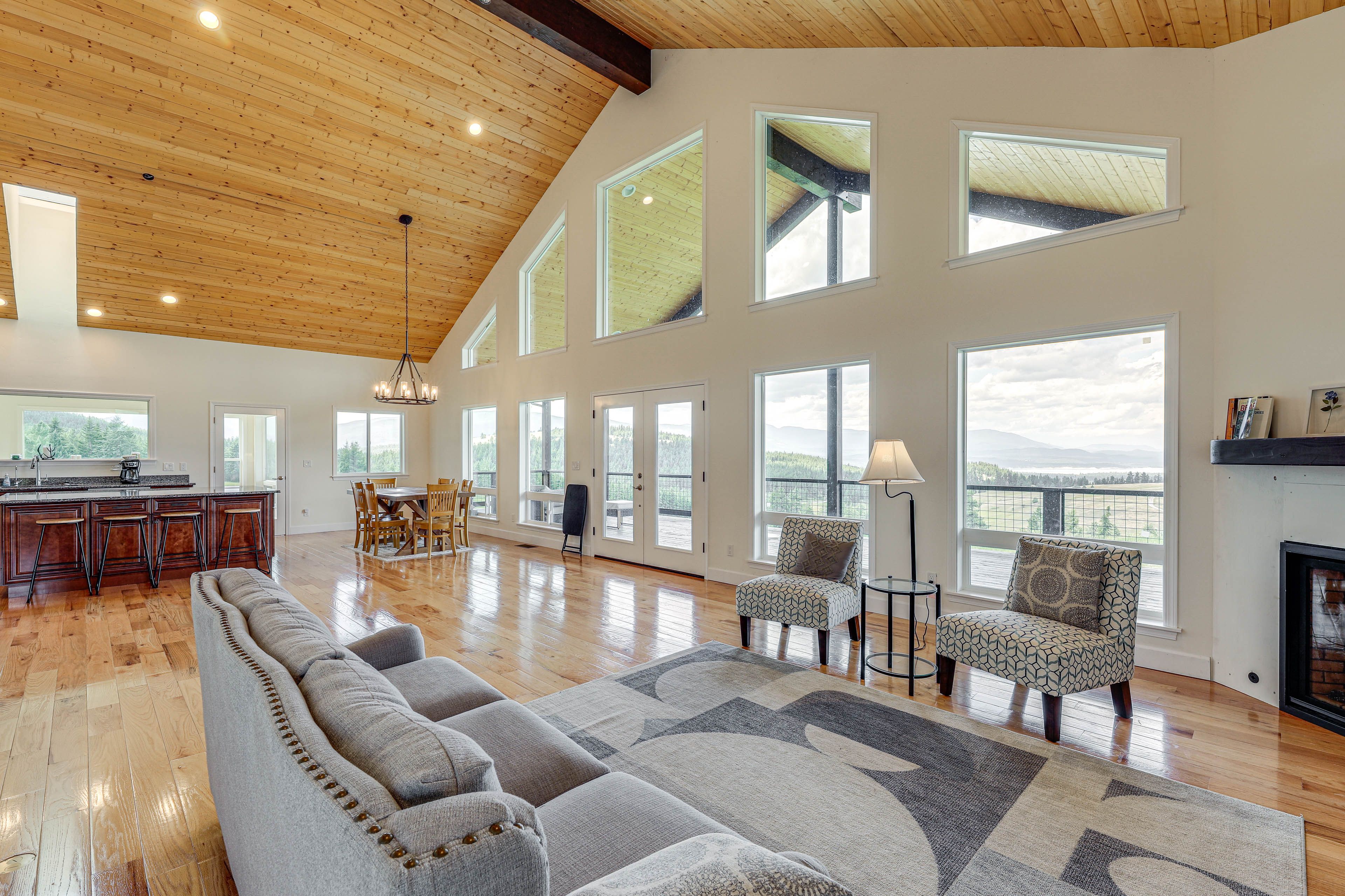 Interior | Open Floor Plan | Free WiFi