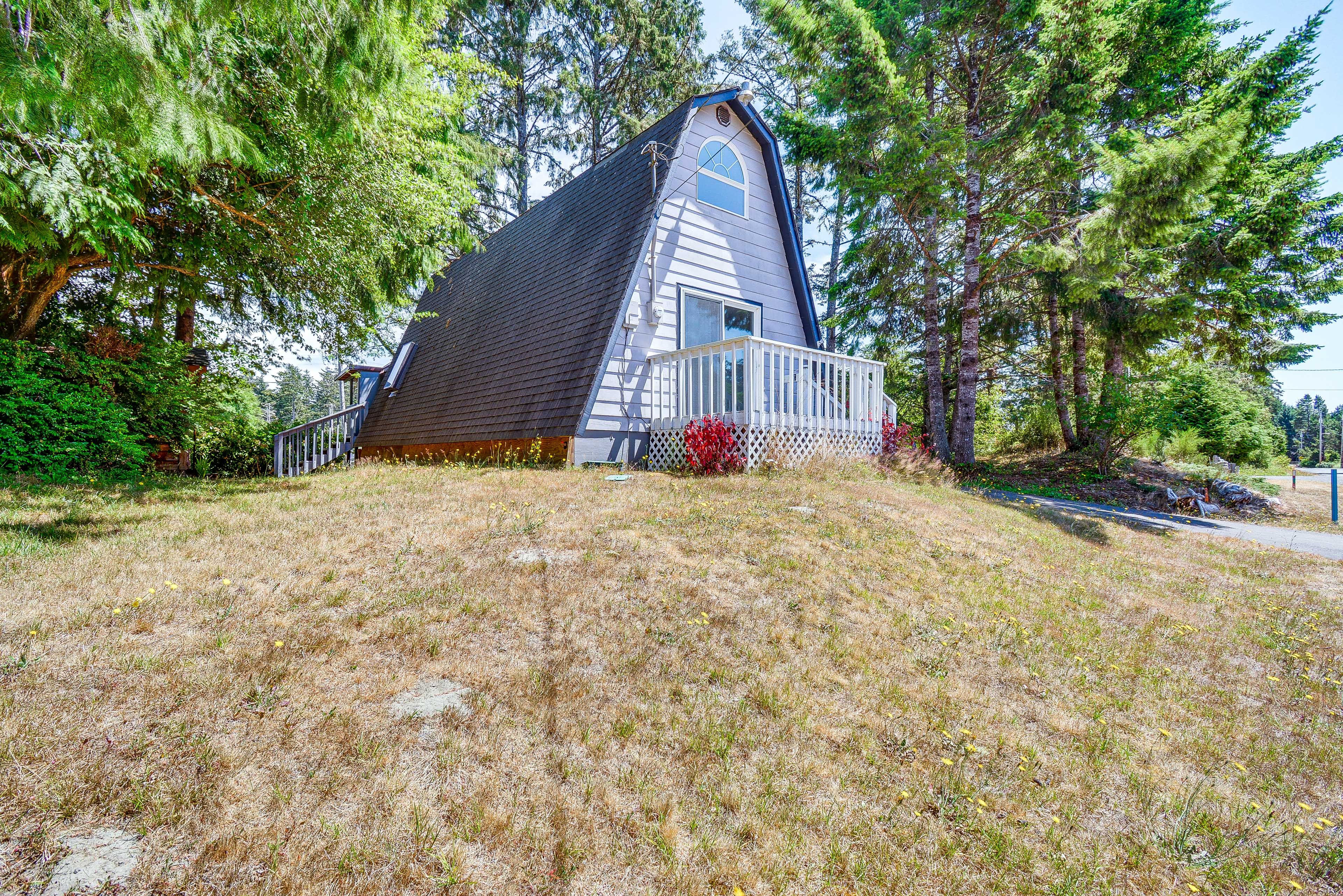 Grayland Vacation Rental | Studio | 1BA | 948 Sq Ft | Stairs Required