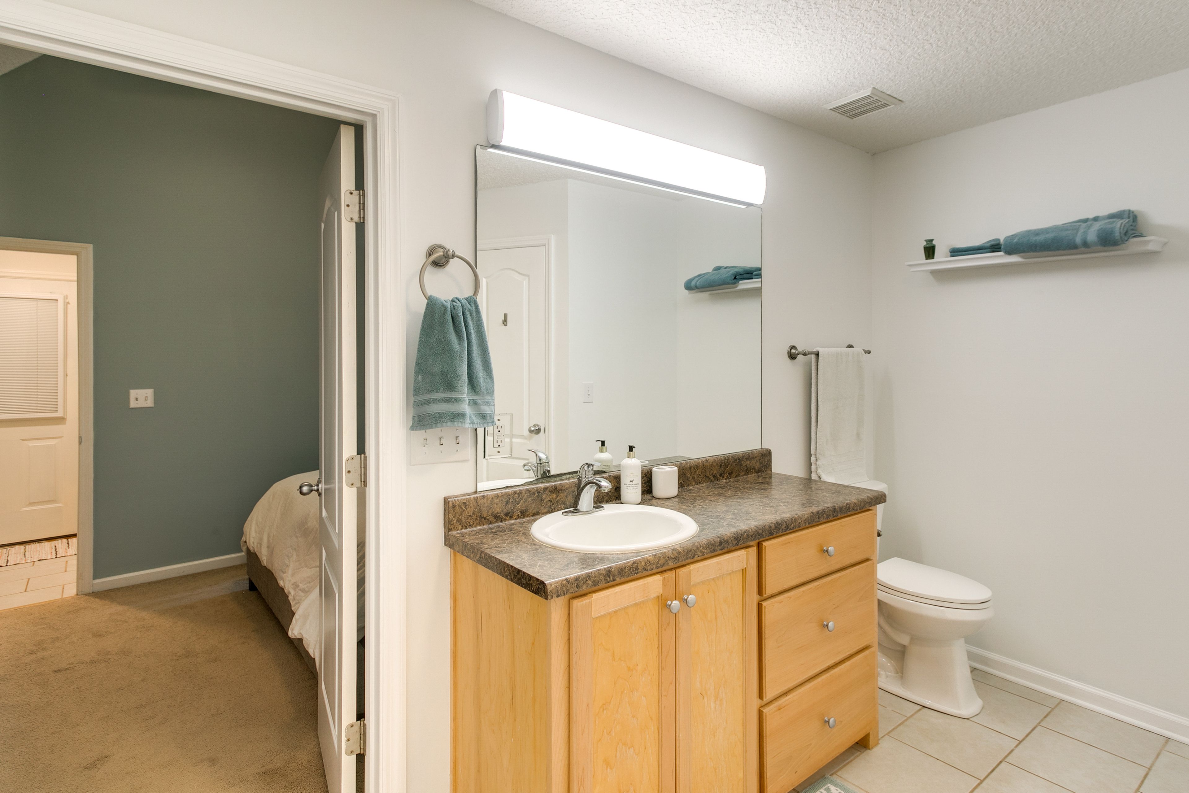Full Bathroom | Complimentary Toiletries