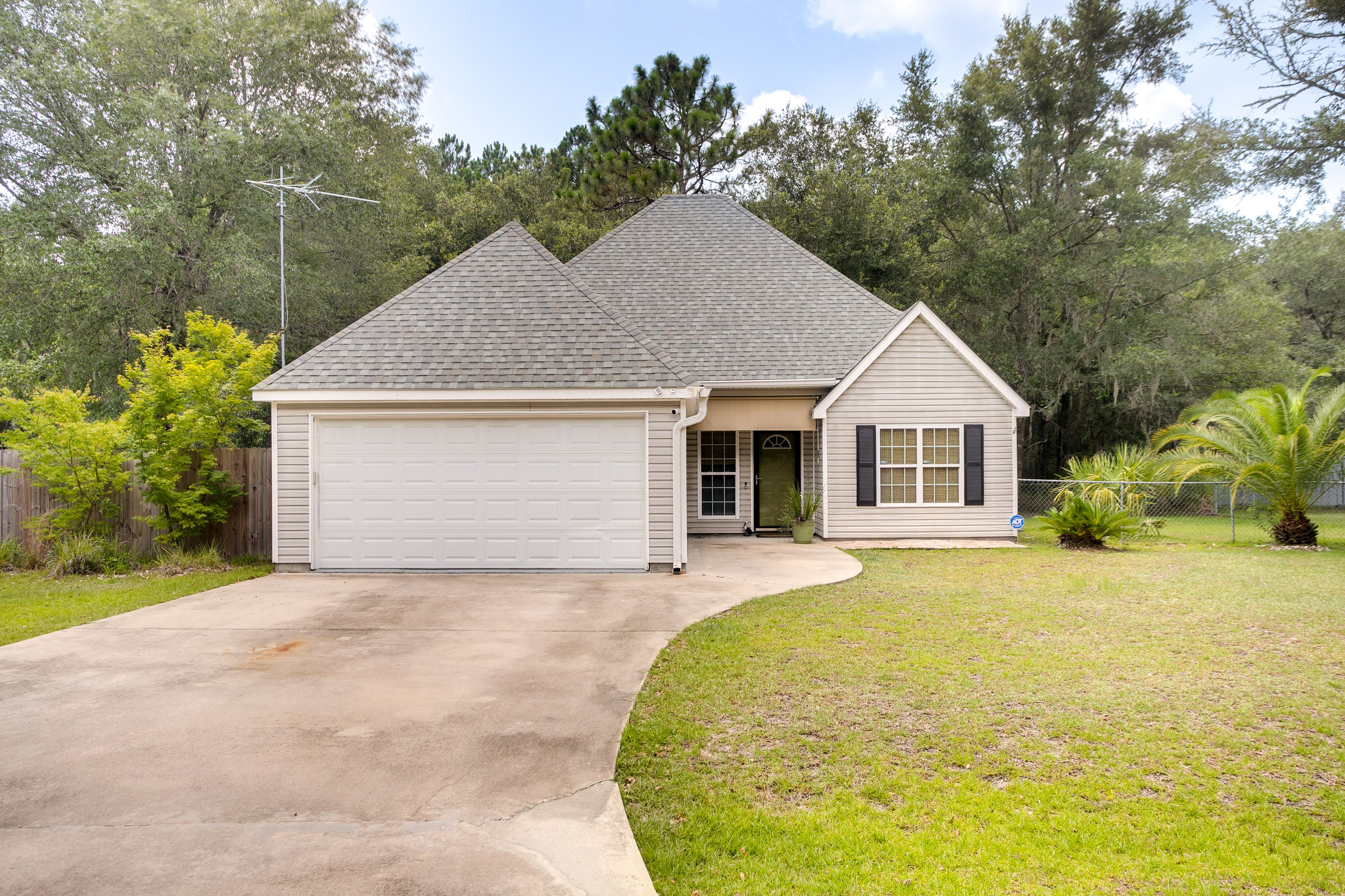 Parking | Garage (1 Vehicle) | Driveway (1 Vehicle)
