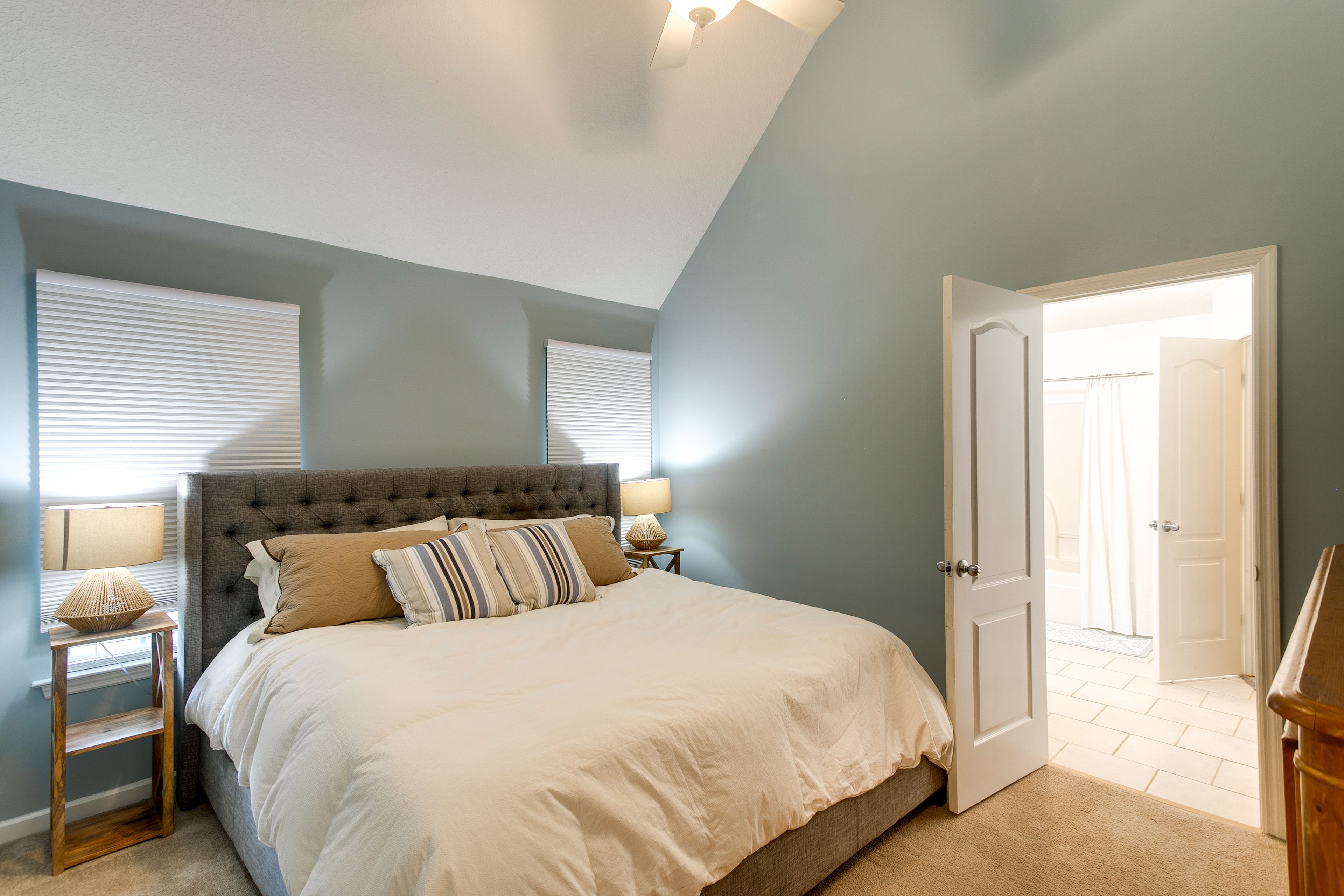 Bedroom 1 | King Bed | Smart TV