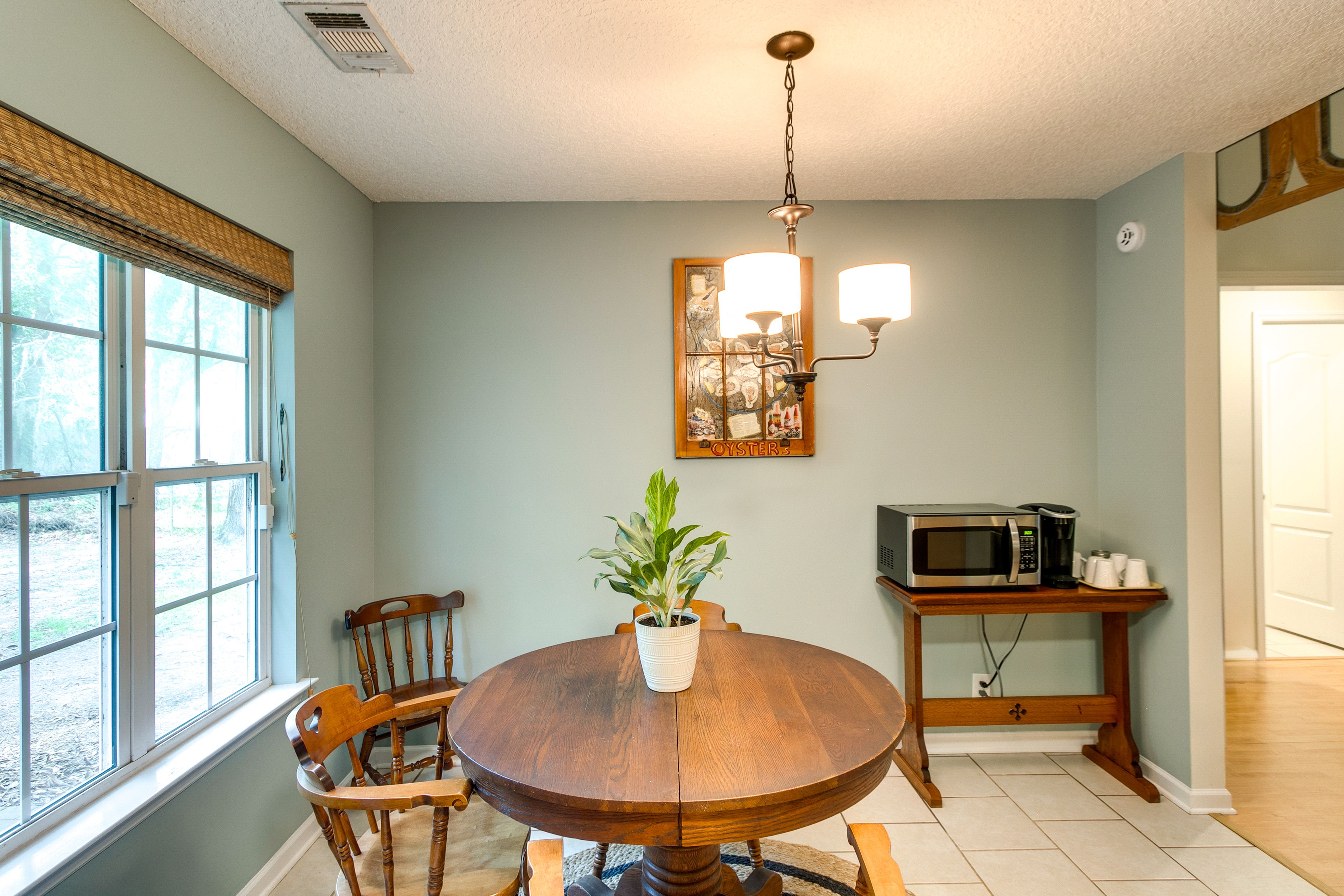 Dining Area | Dishware/Flatware
