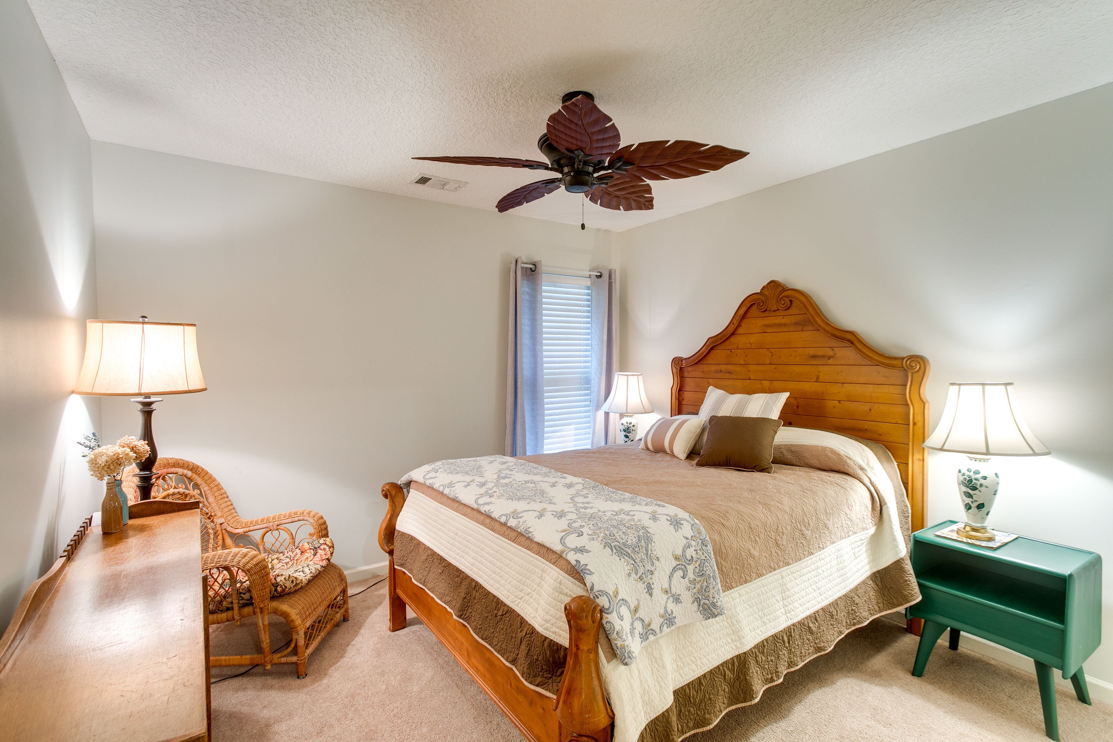 Bedroom 2 | Queen Bed