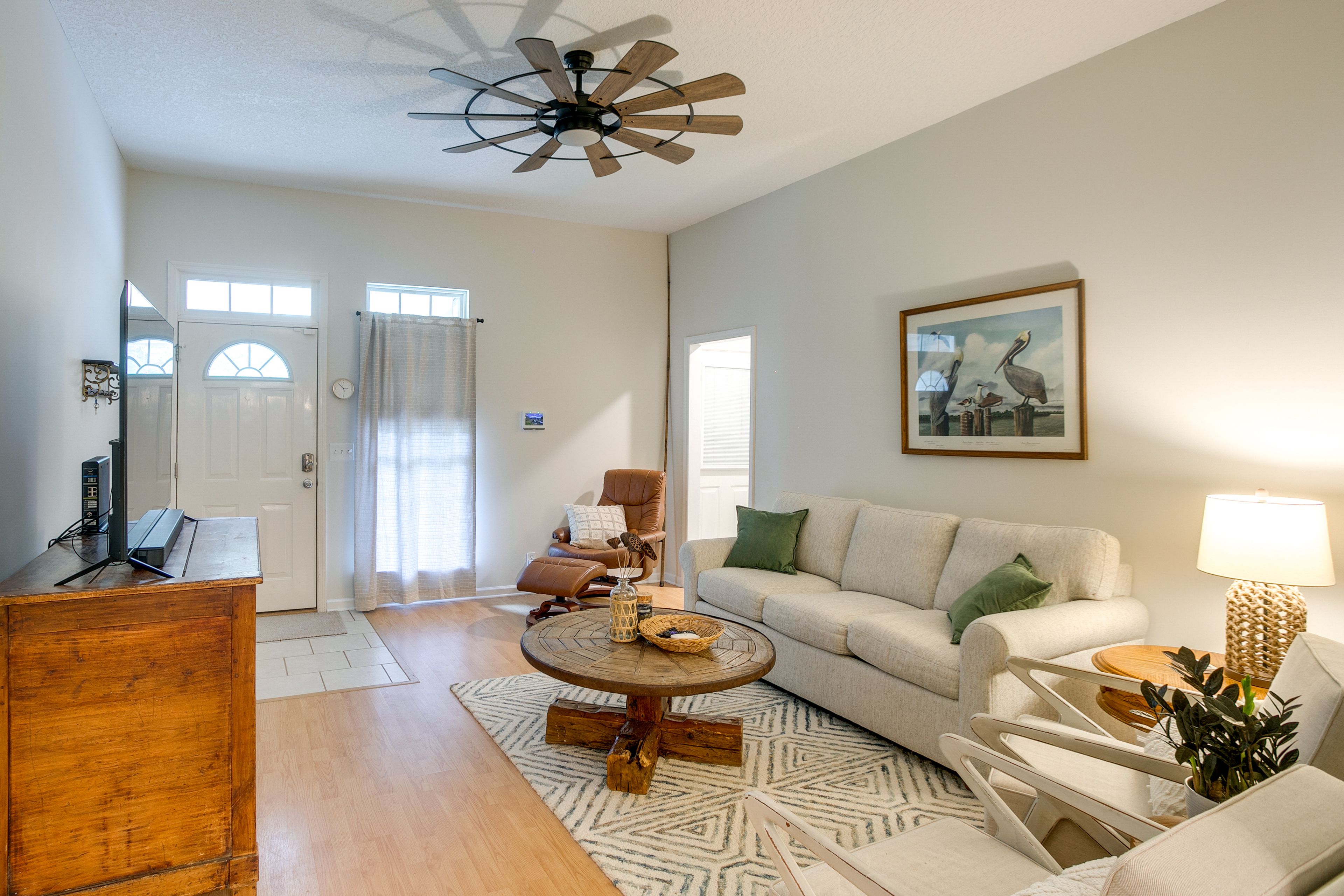 Living Area | Smart TV | Board Games