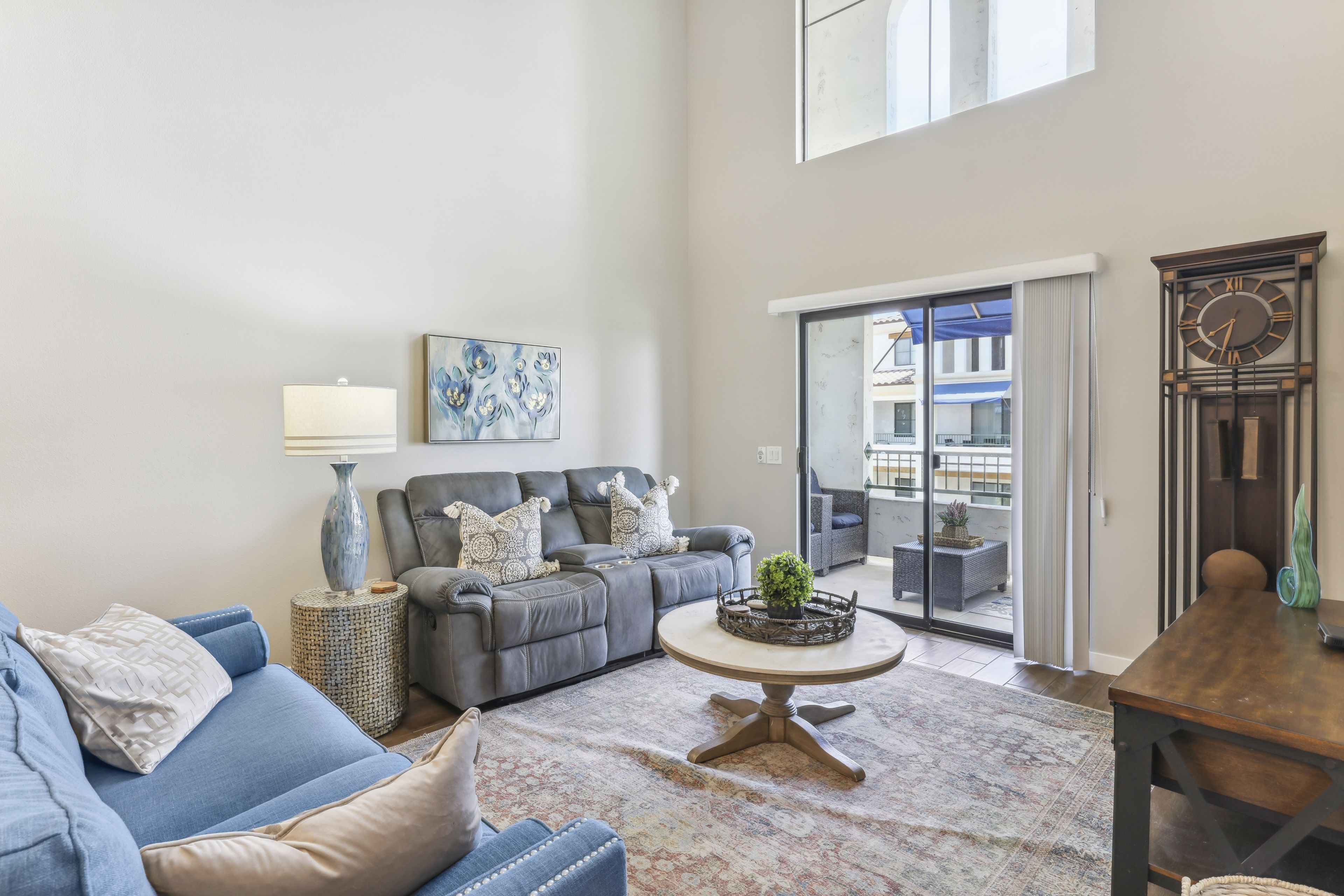 Living Room | 1st Floor | Central Air Conditioning | Smart TV