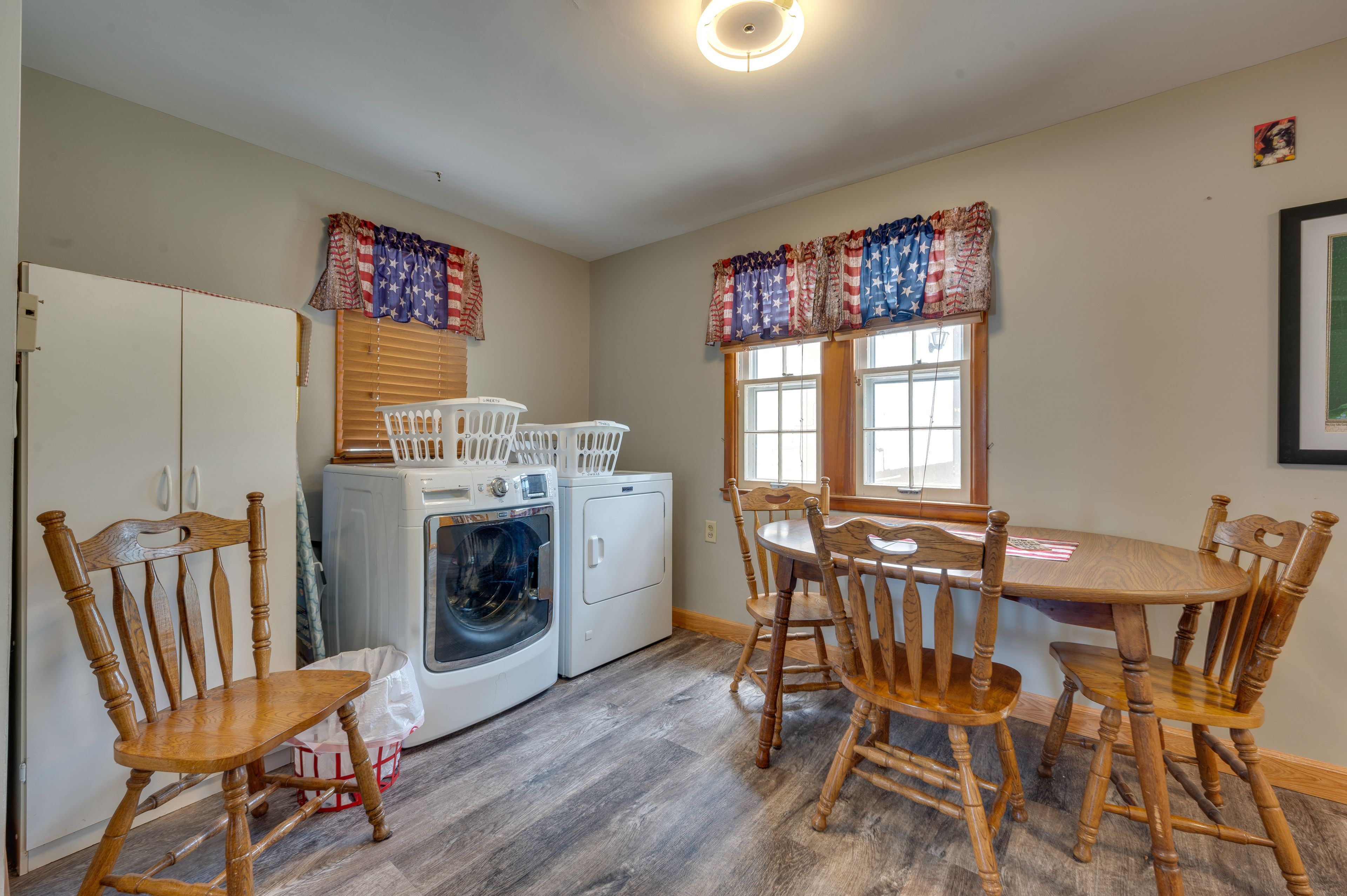 Bonus Room | Full Futon | Washer/Dryer | Dining Table