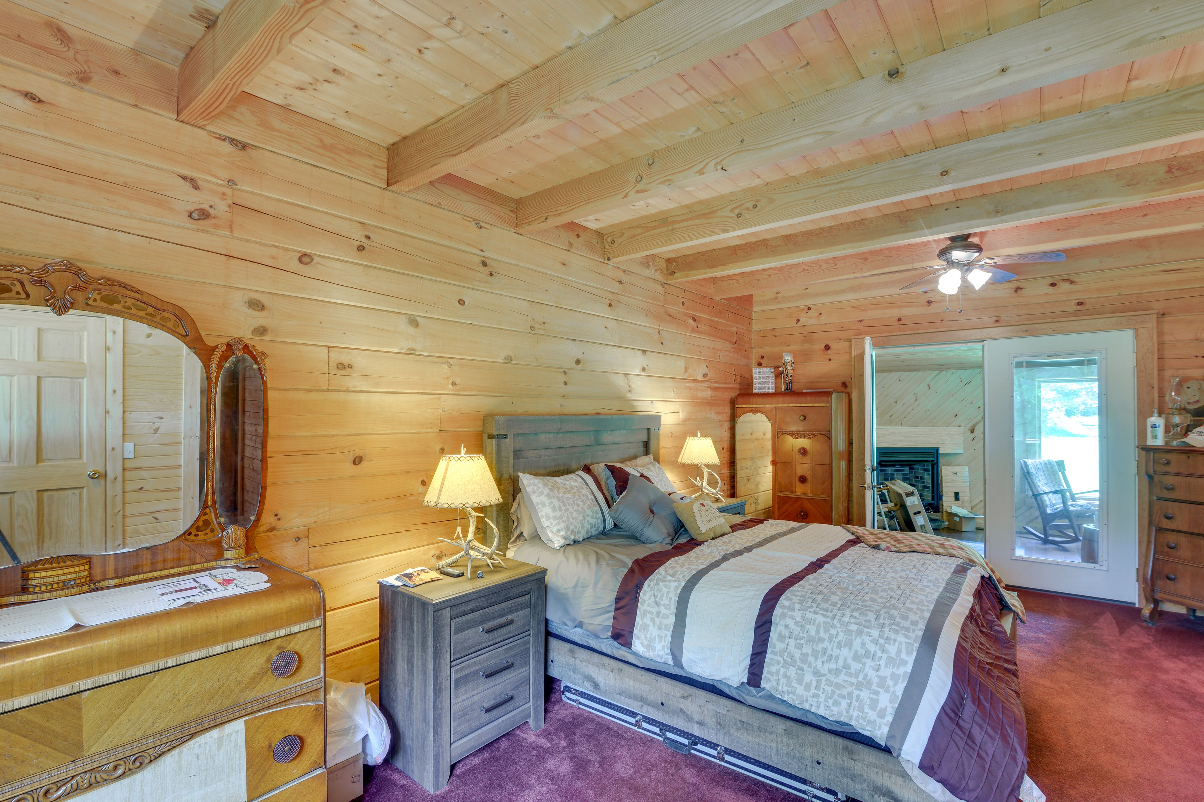 Bedroom 1 | Queen Bed