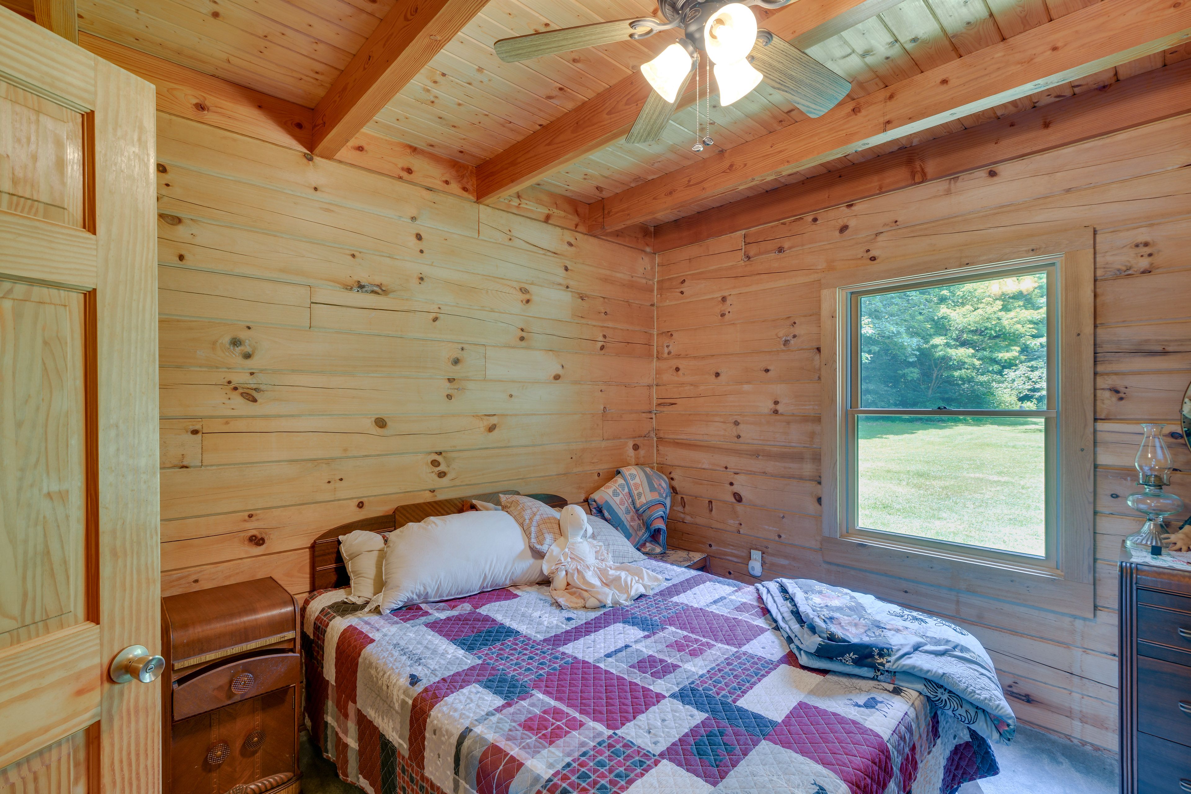 Bedroom 3 | Queen Bed