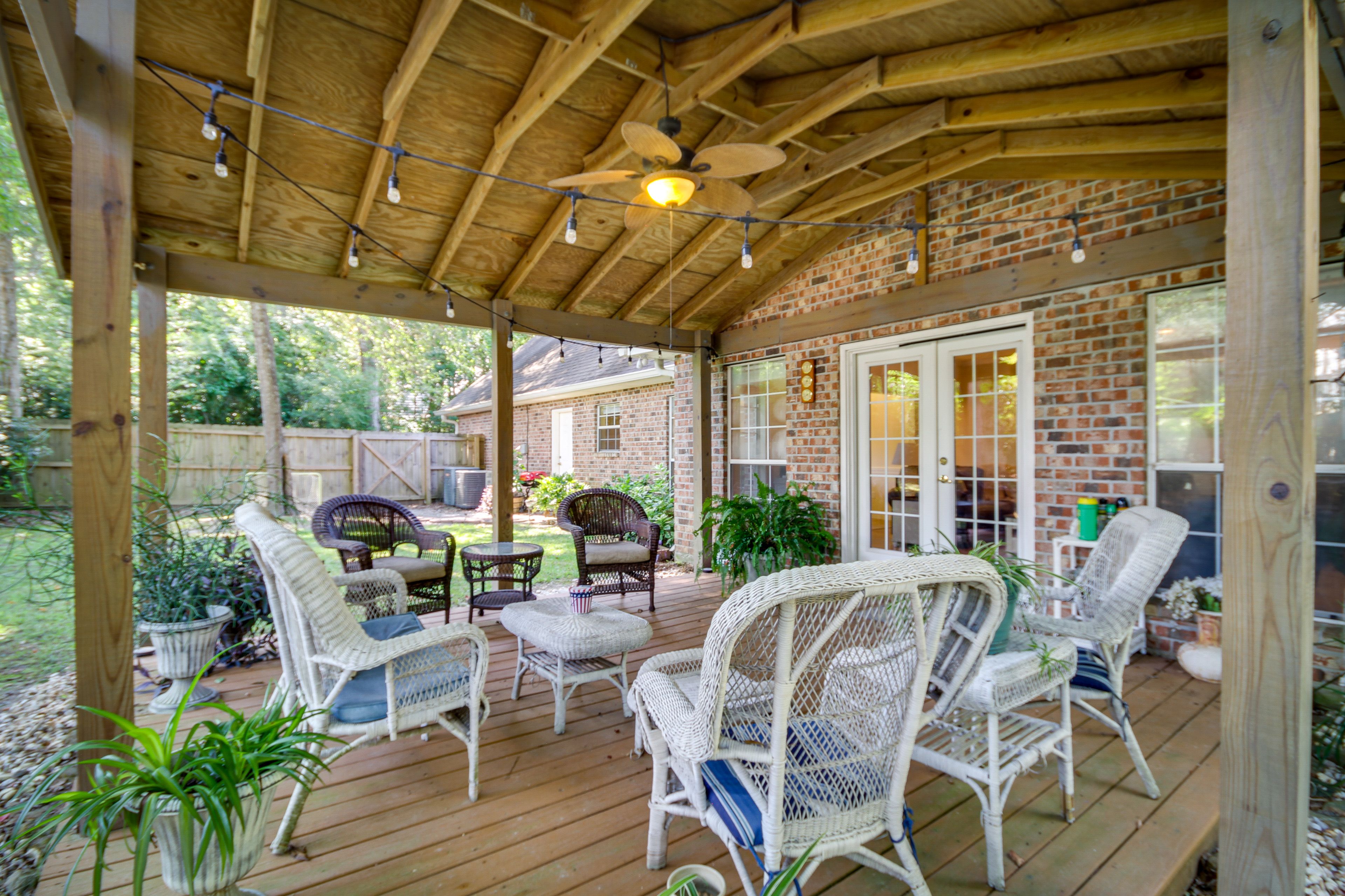 Covered Patio | Outdoor Seating