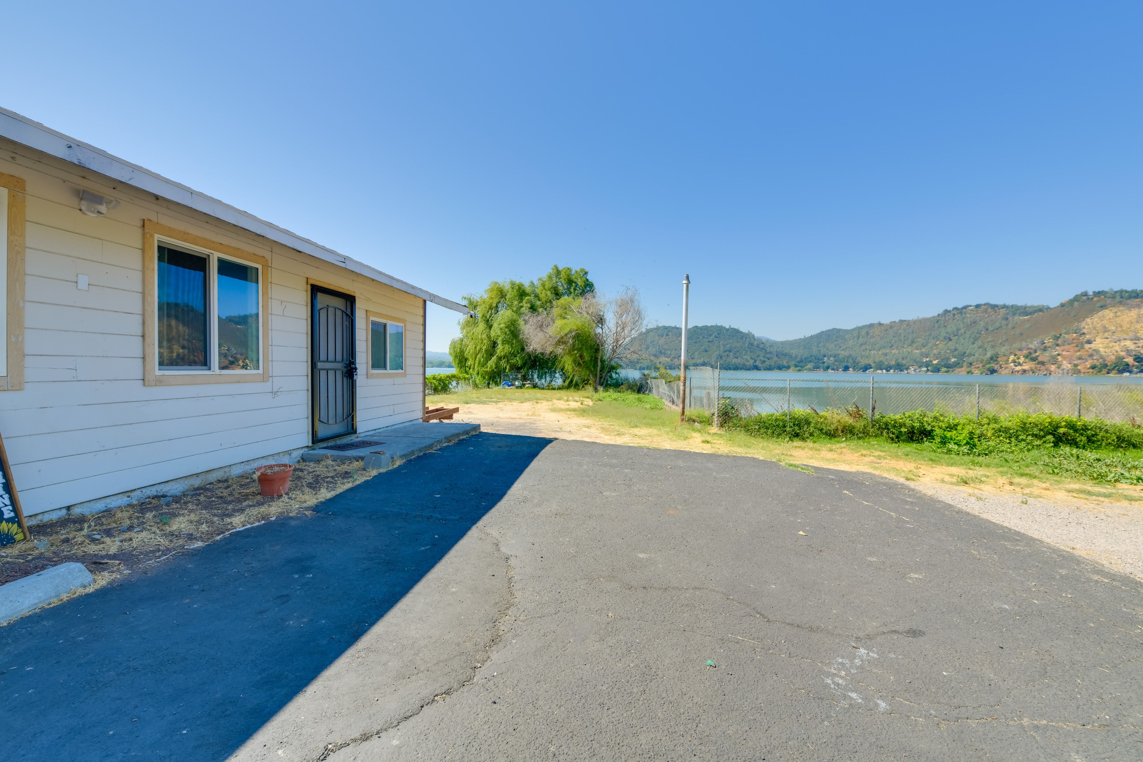 Apartment Exterior | Unit Access