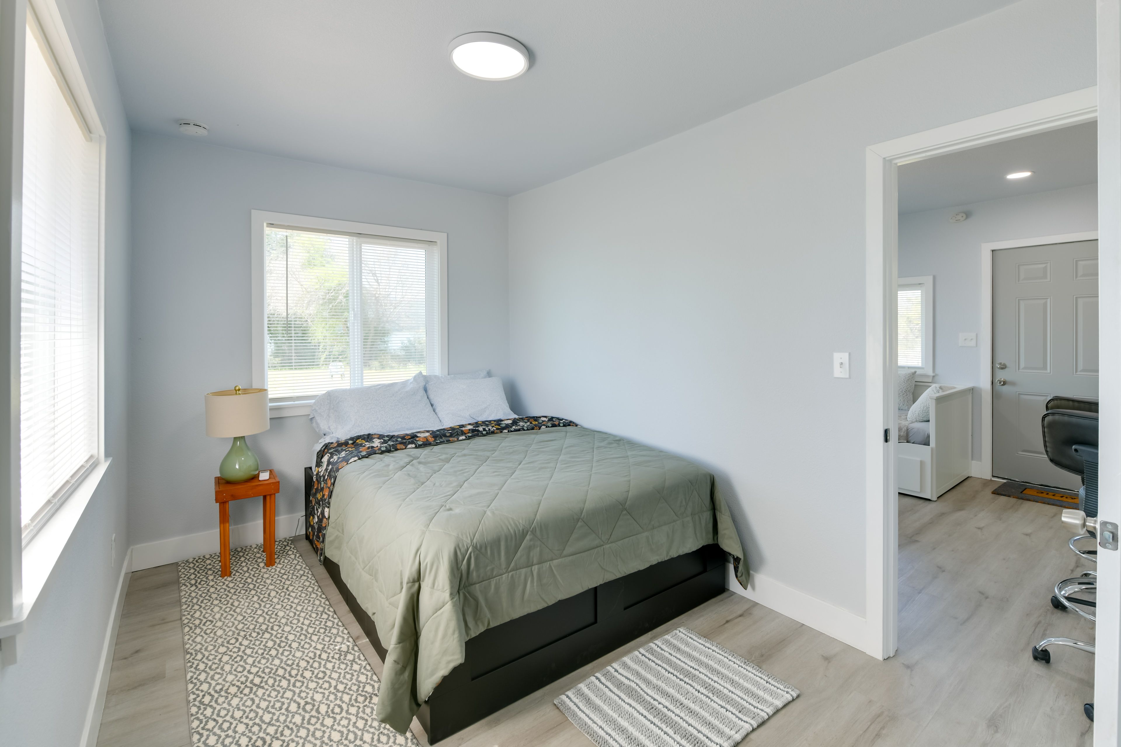 Bedroom | Queen Bed