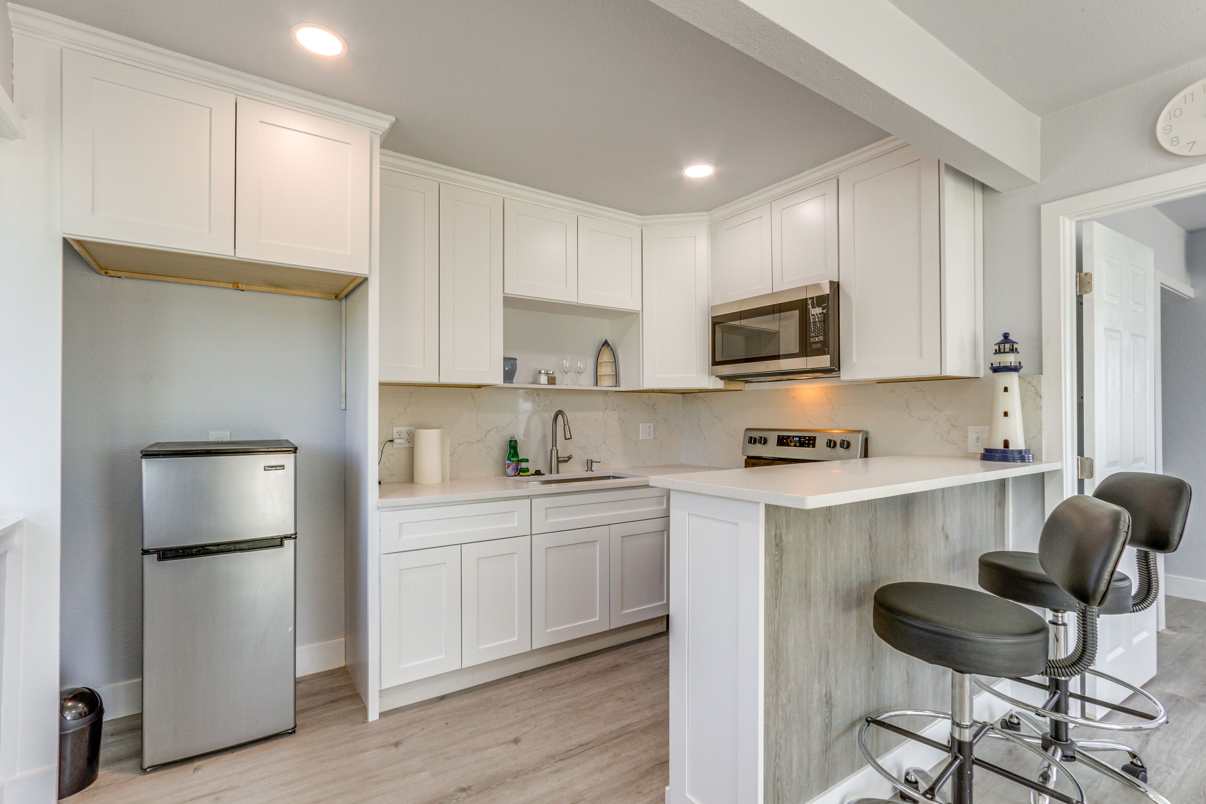 Dining Bar | Kitchen