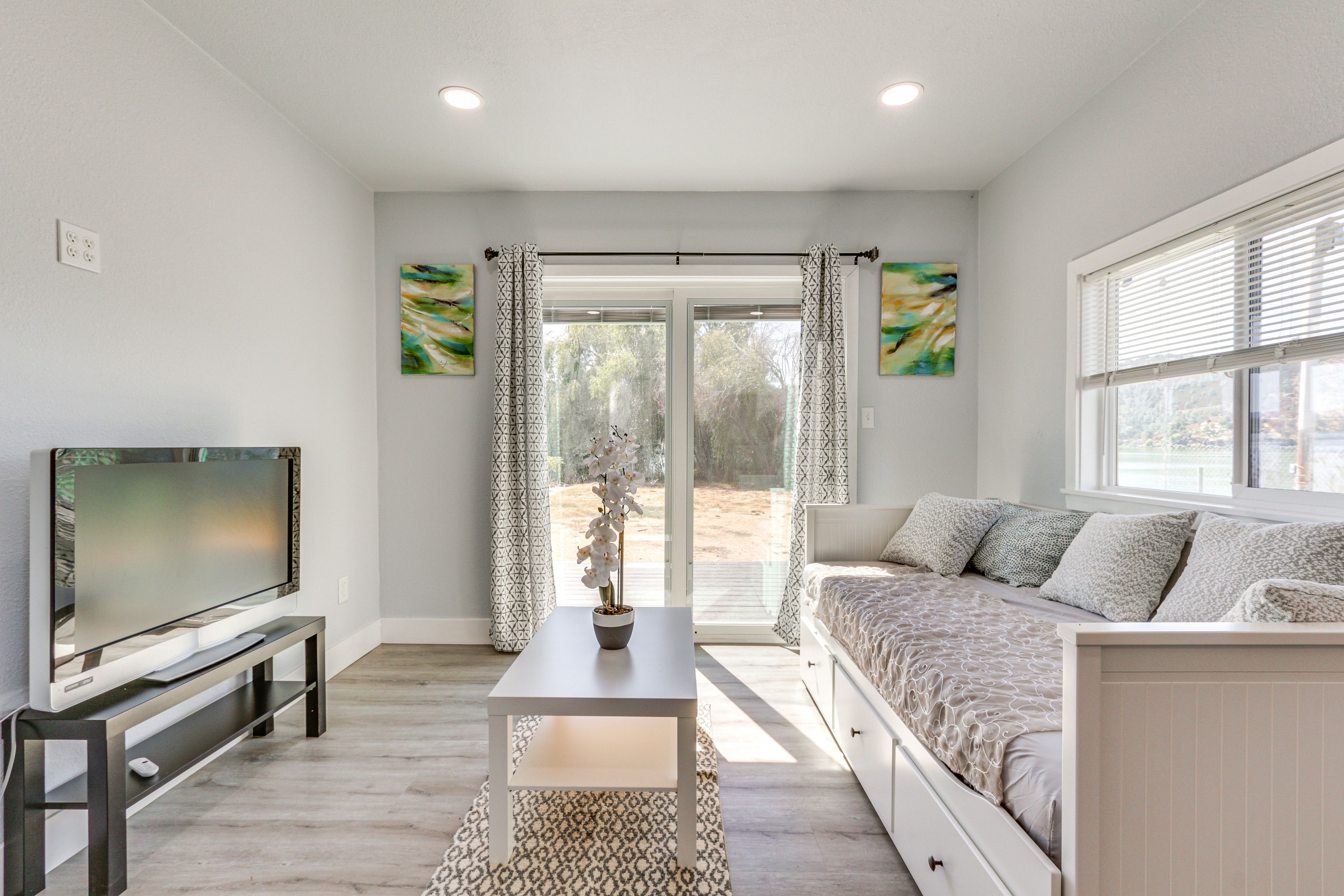 Living Area | Twin Daybed w/ Twin Trundle