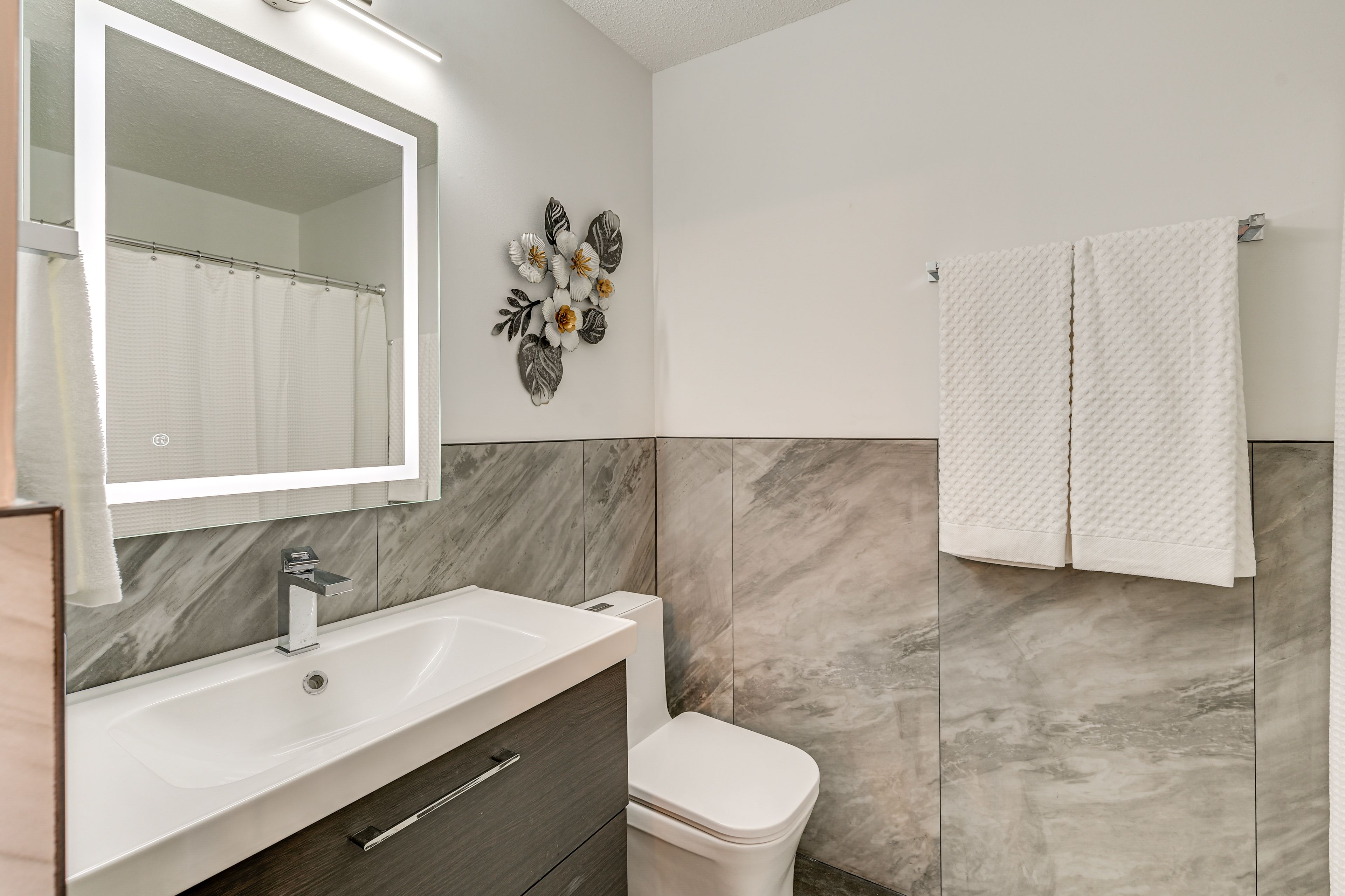 Full Bathroom | Complimentary Toiletries