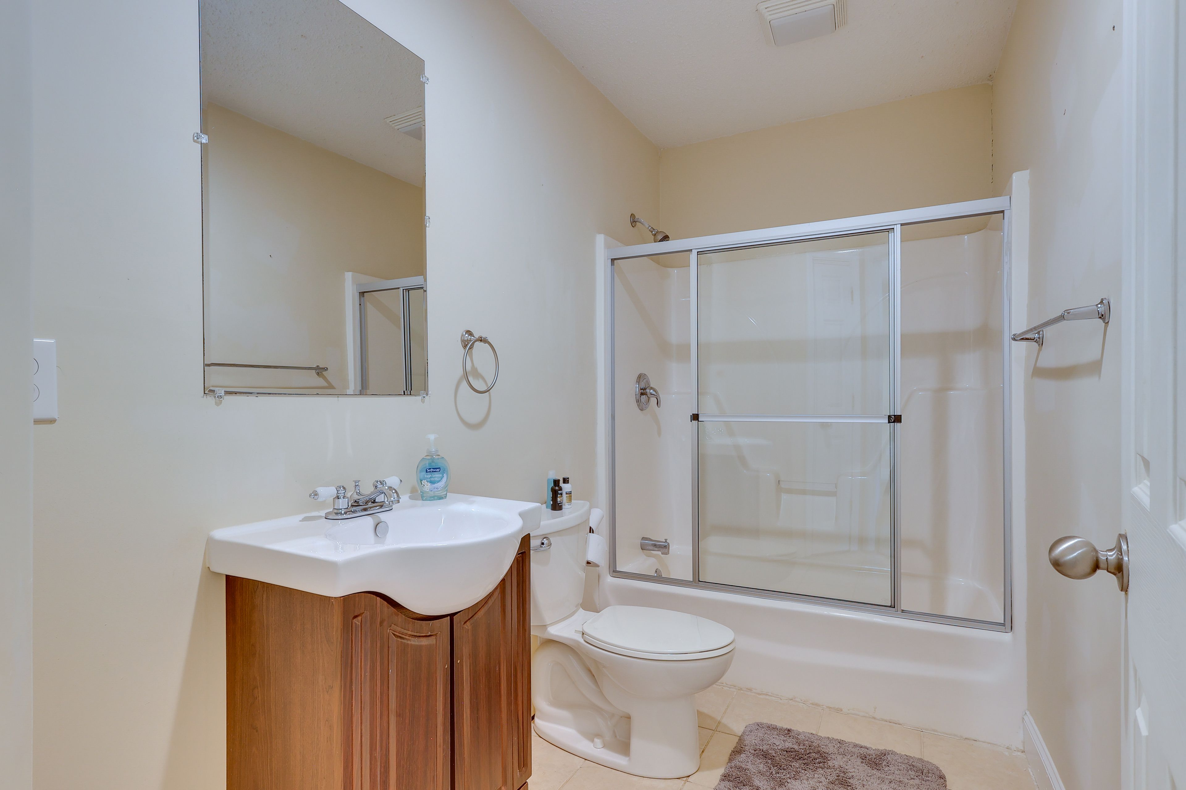 Full Bathroom | Complimentary Toiletries