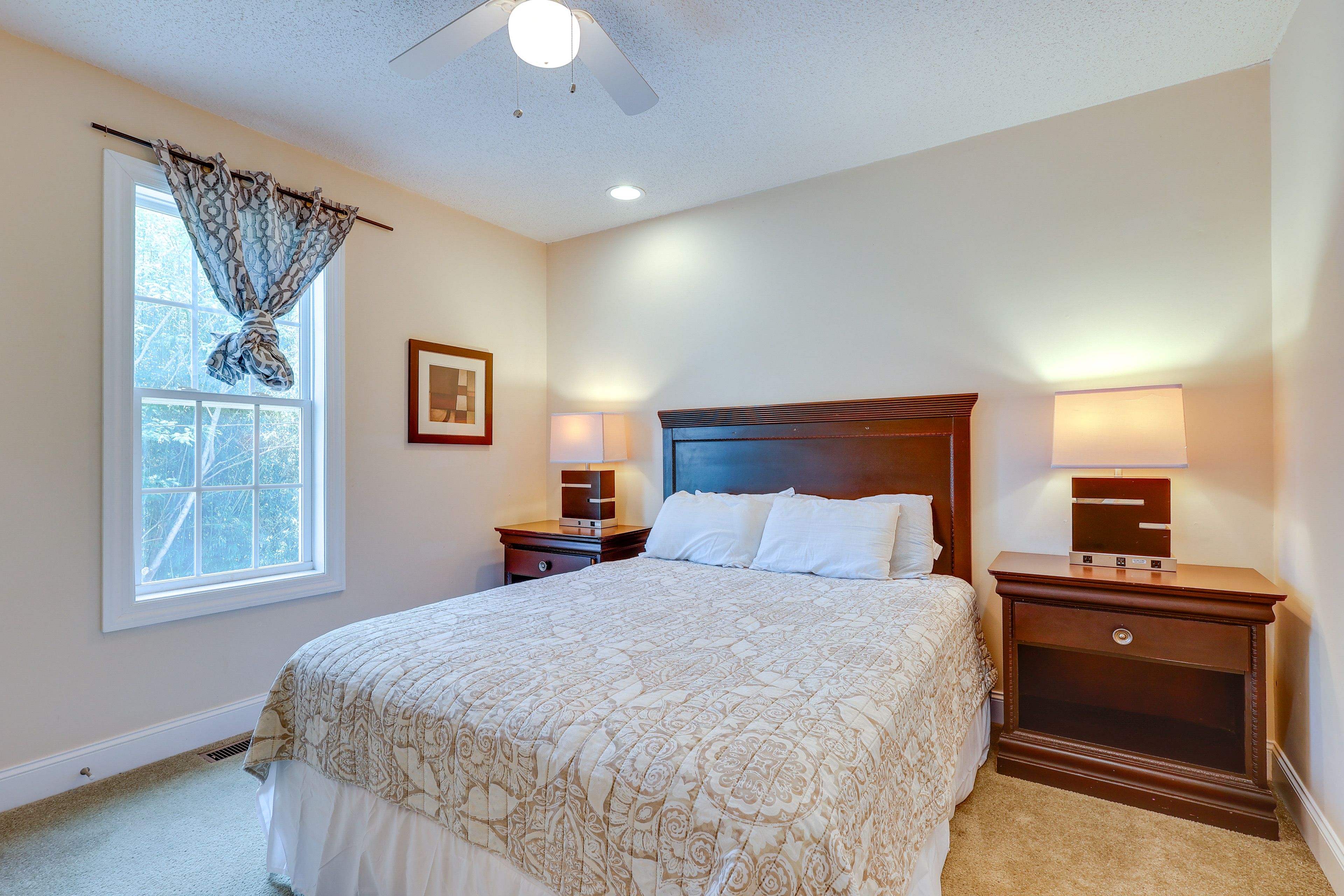 Bedroom 3 | Queen Bed