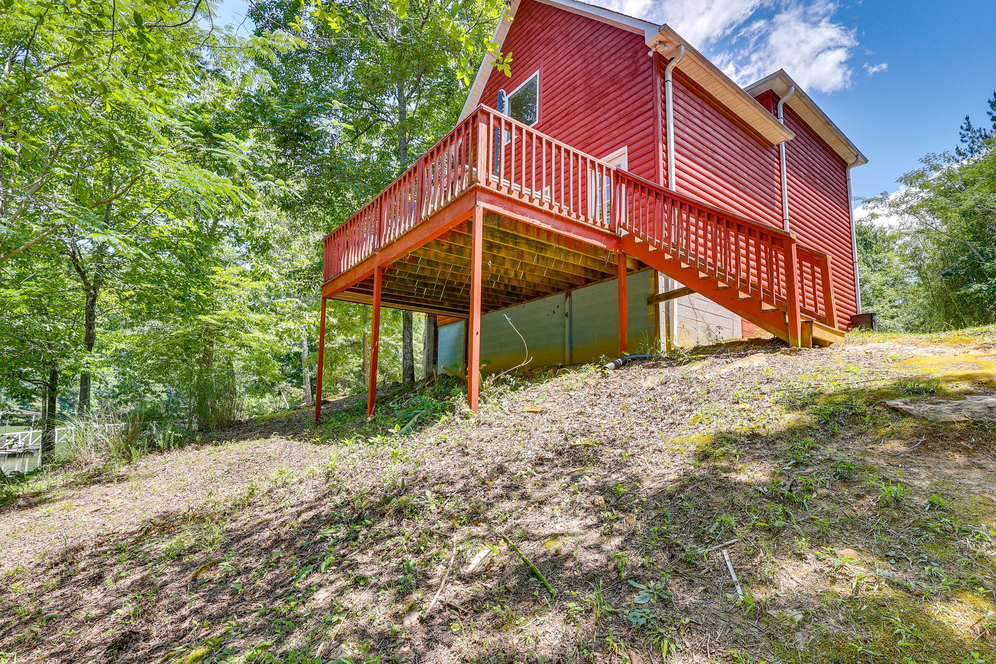 Parking | Driveway (3 Vehicles) | Free Street Parking | RV/Trailers Allowed