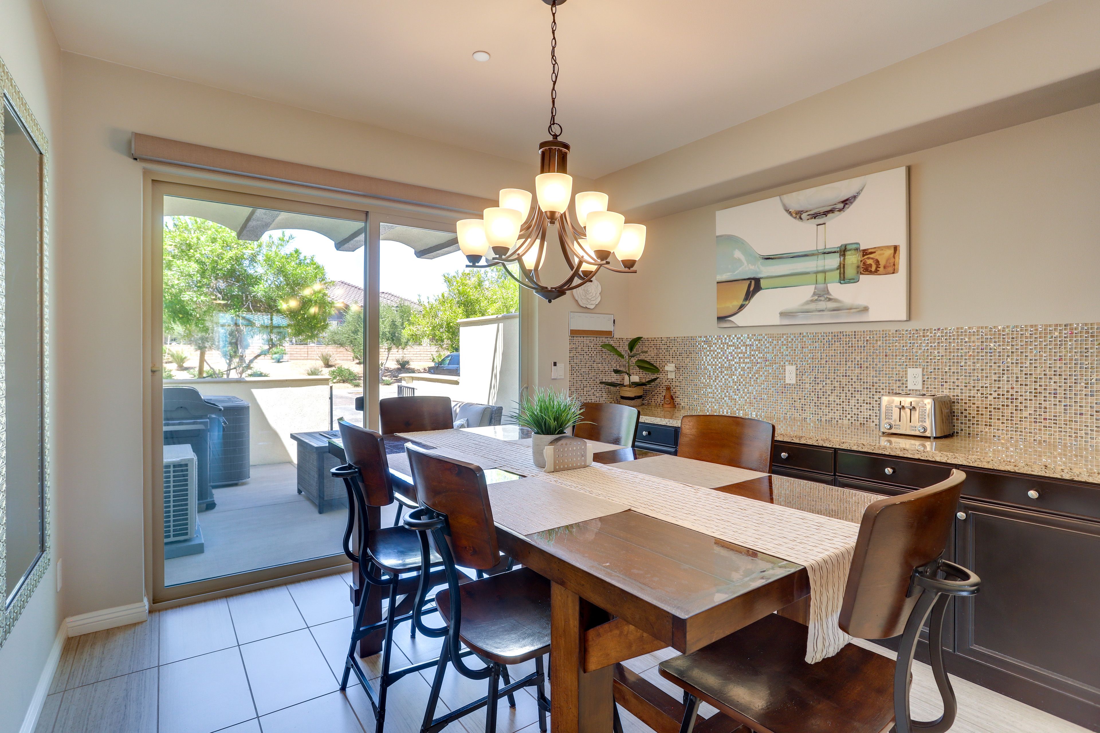 Dining Area | Dishware/Flatware Provided