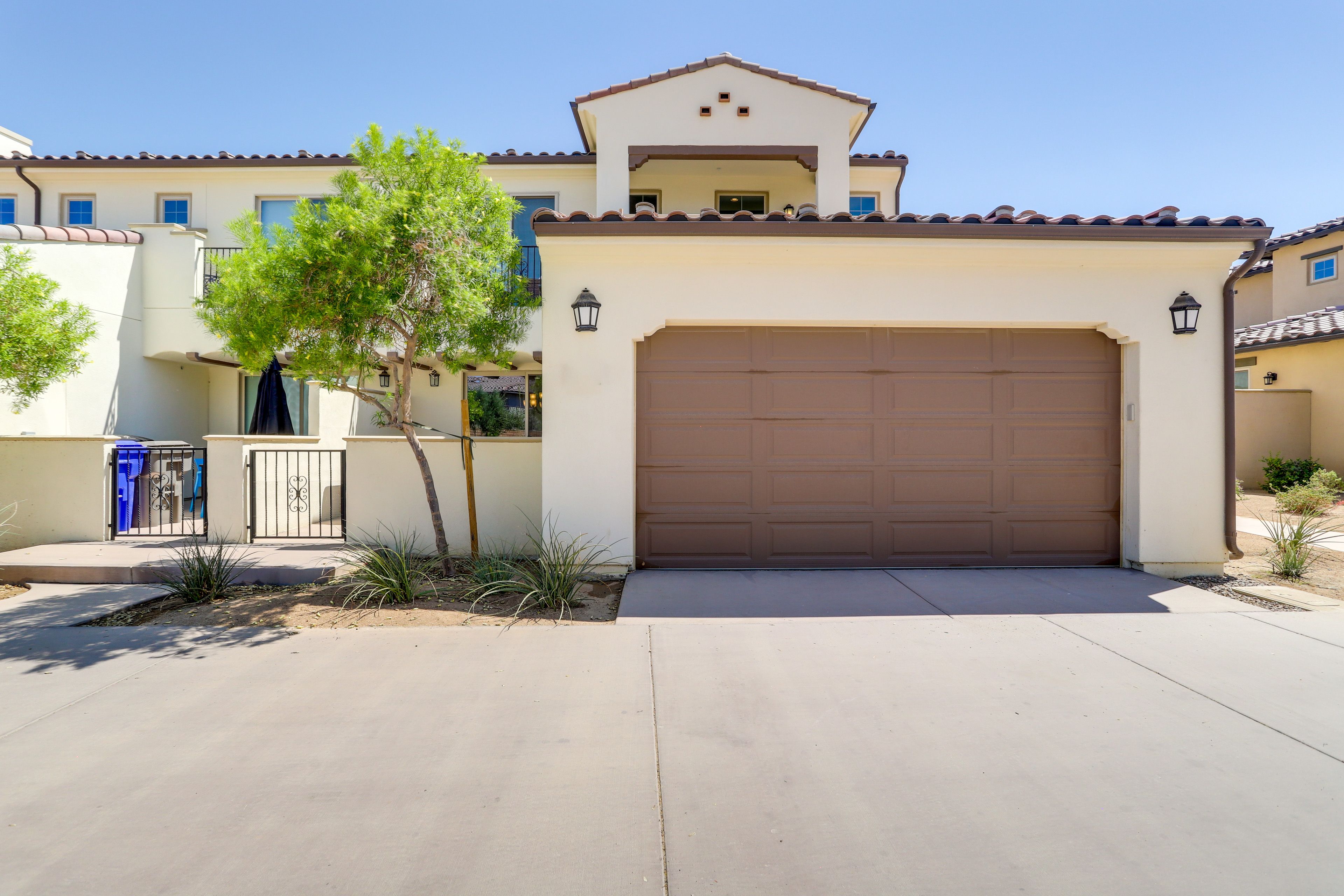 Garage (2 Vehicles) | Driveway (2 Vehicles)
