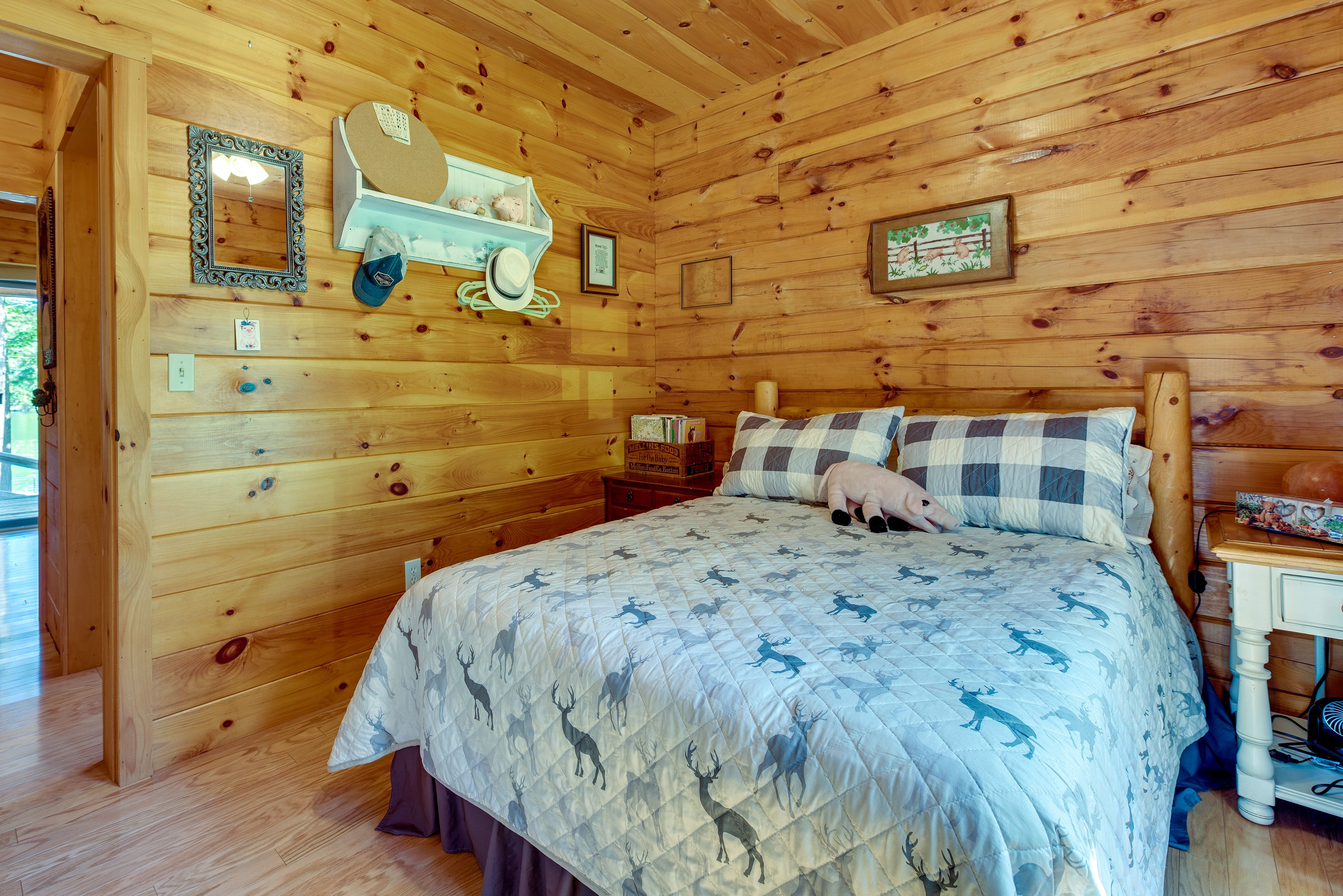 Bedroom 2 | Queen Bed