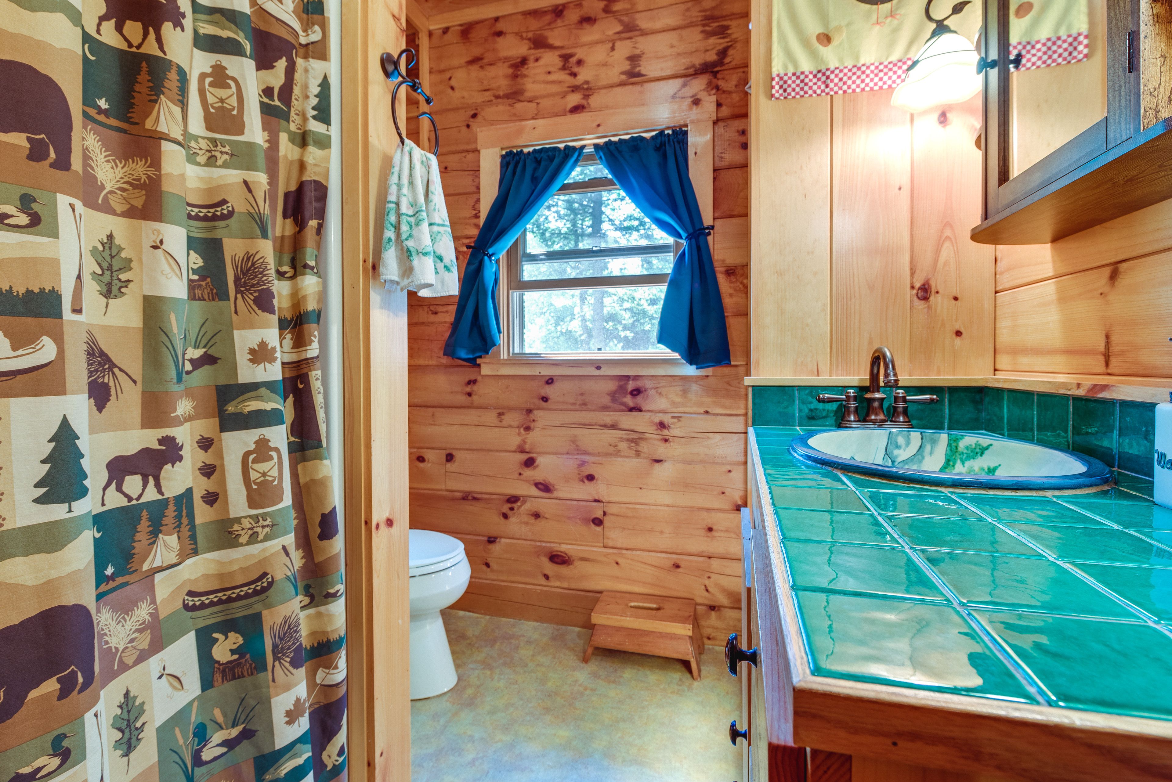 Full Bathroom | Complimentary Toiletries