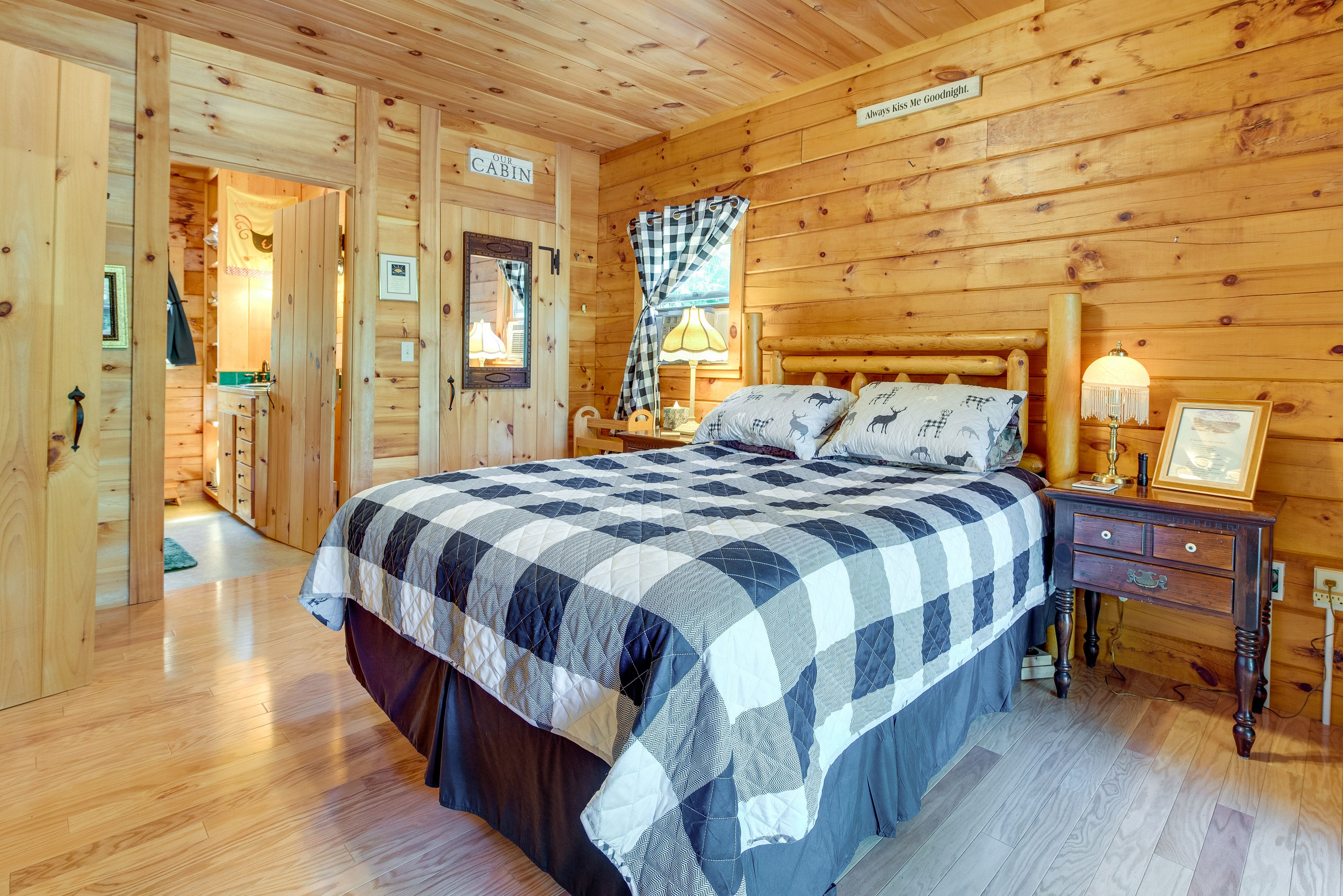 Bedroom 1 | Queen Bed | Smart TV w/ Cable