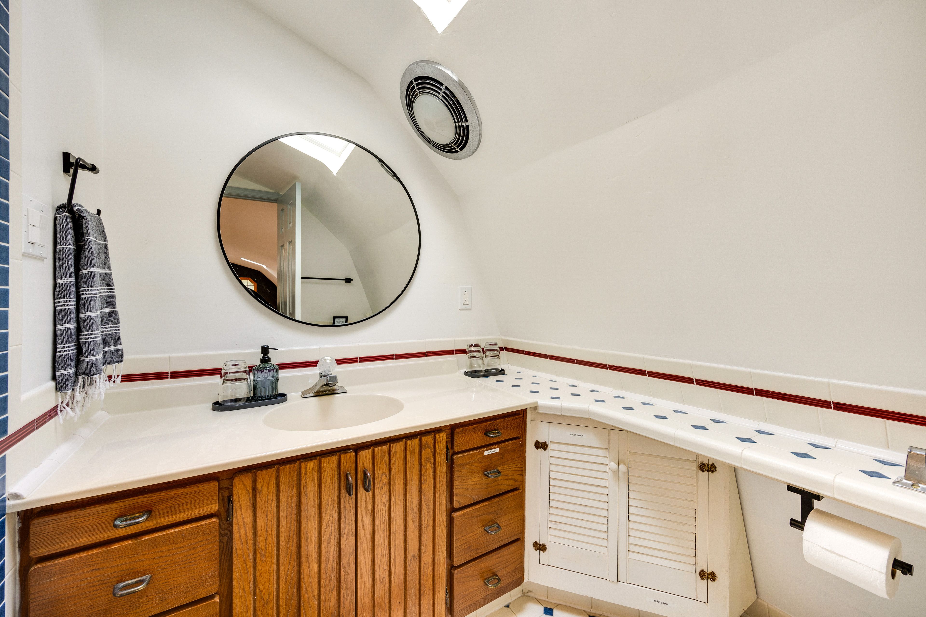 Full Bathroom | Complimentary Toiletries