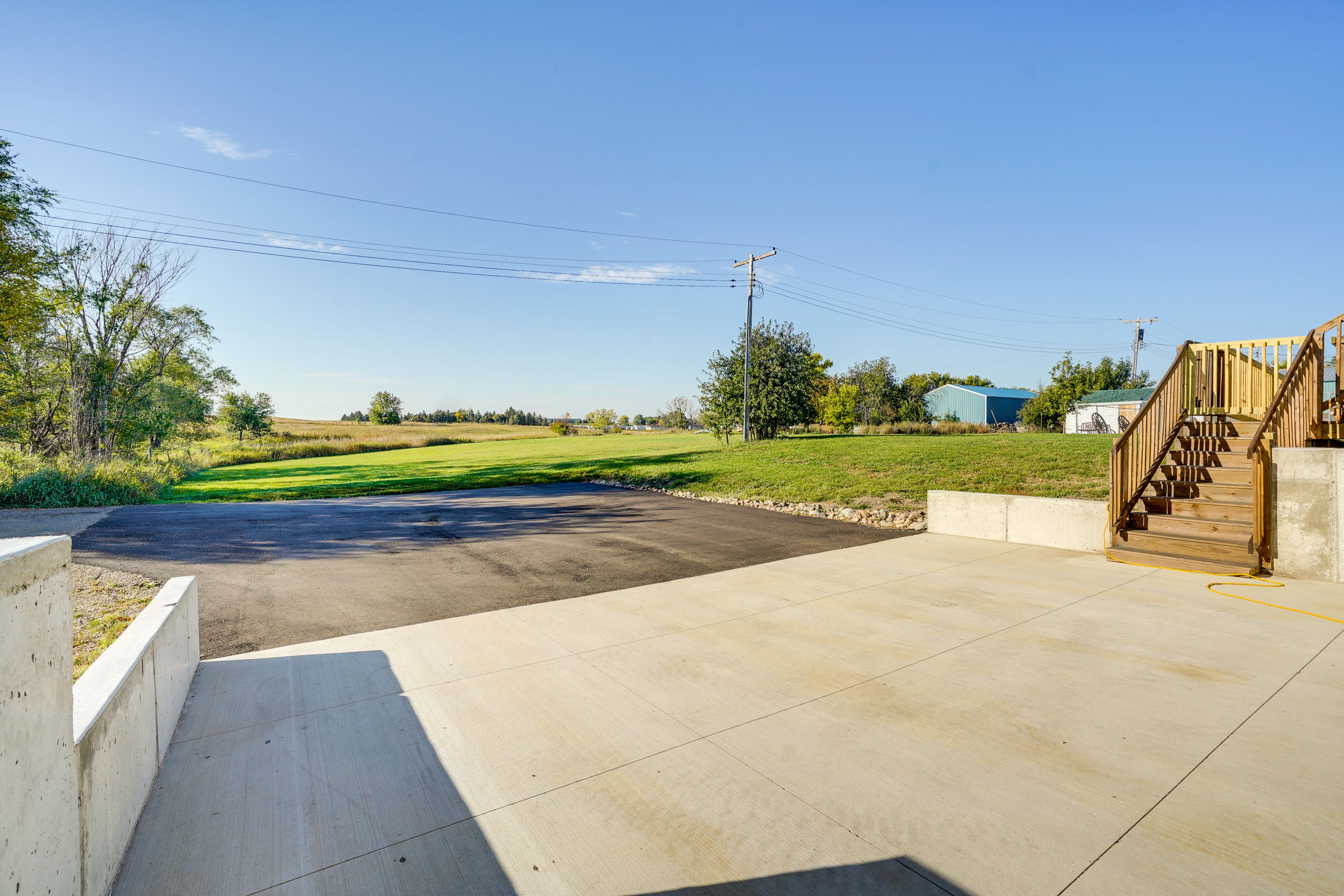 Parking | Driveway (4 Vehicles) | Street Parking