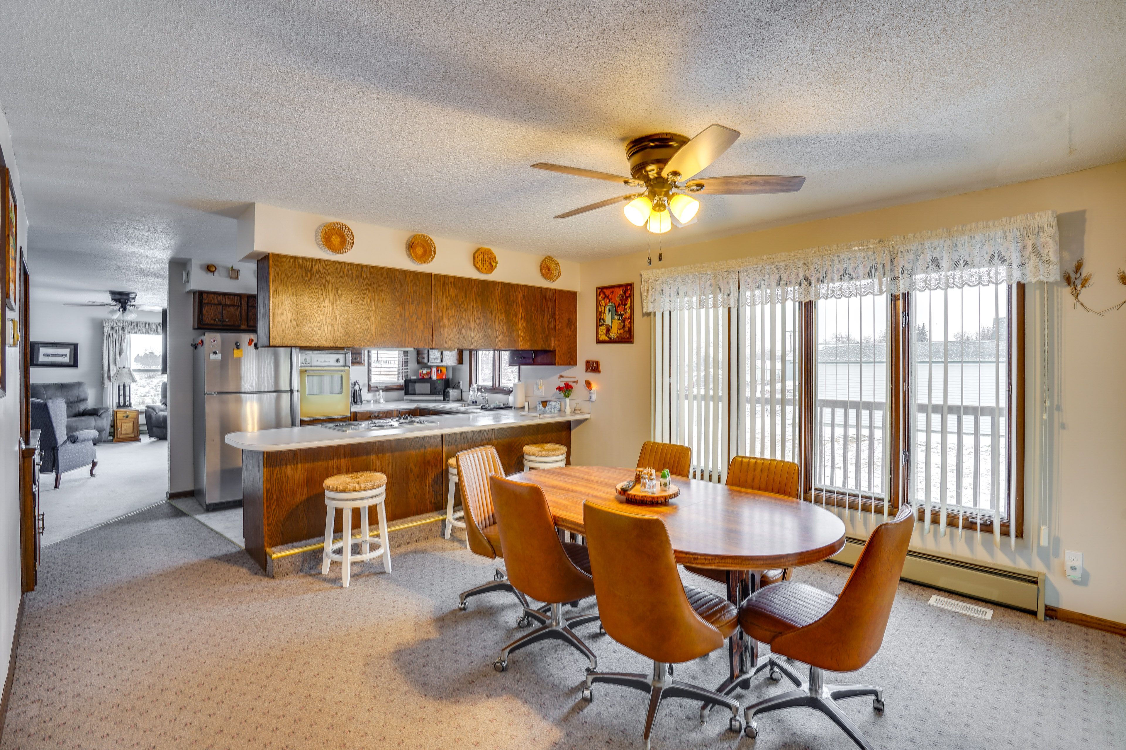 Dining Area | Dishware/Flatware