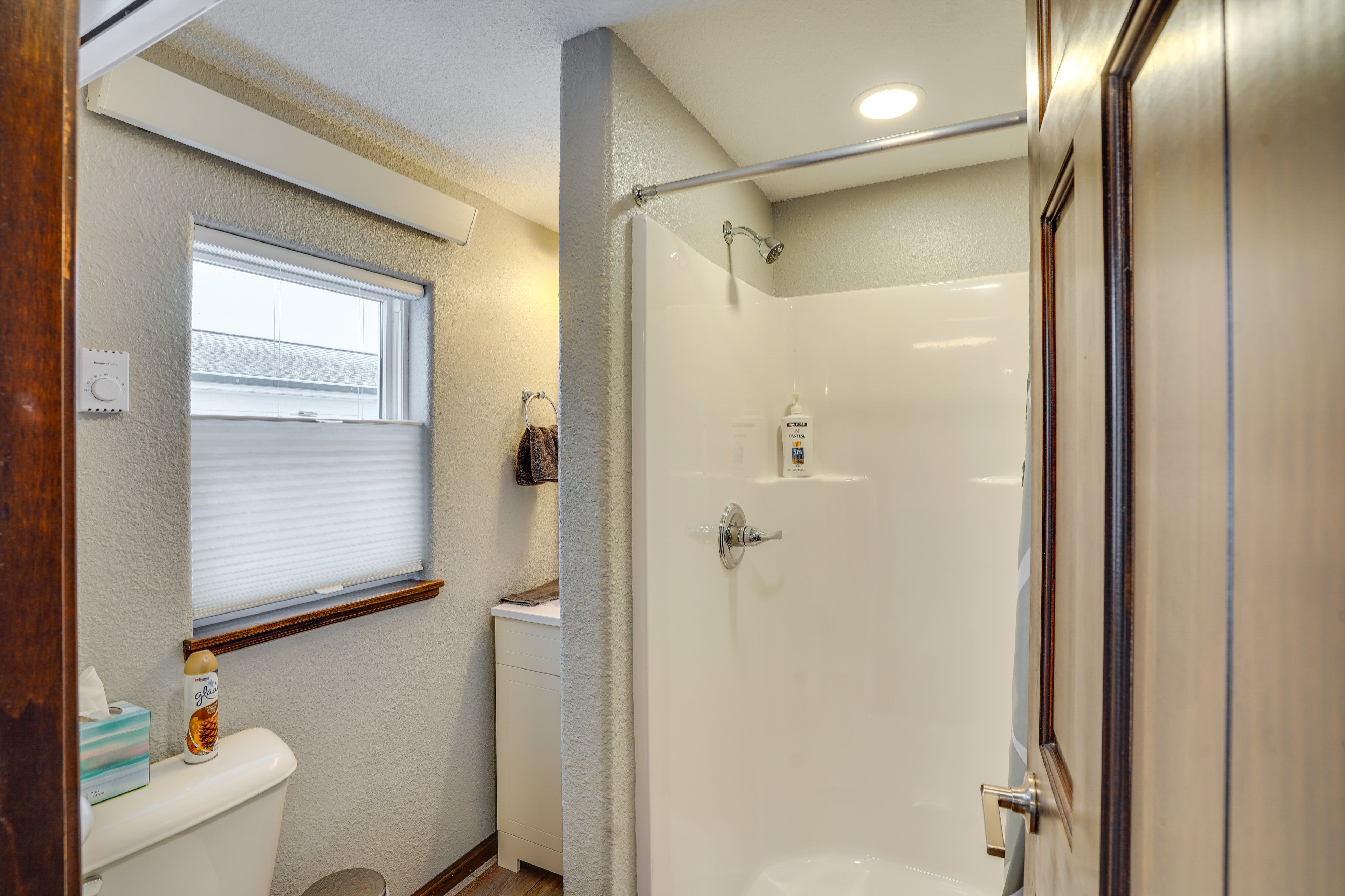 Full Bath | Complimentary Toiletries