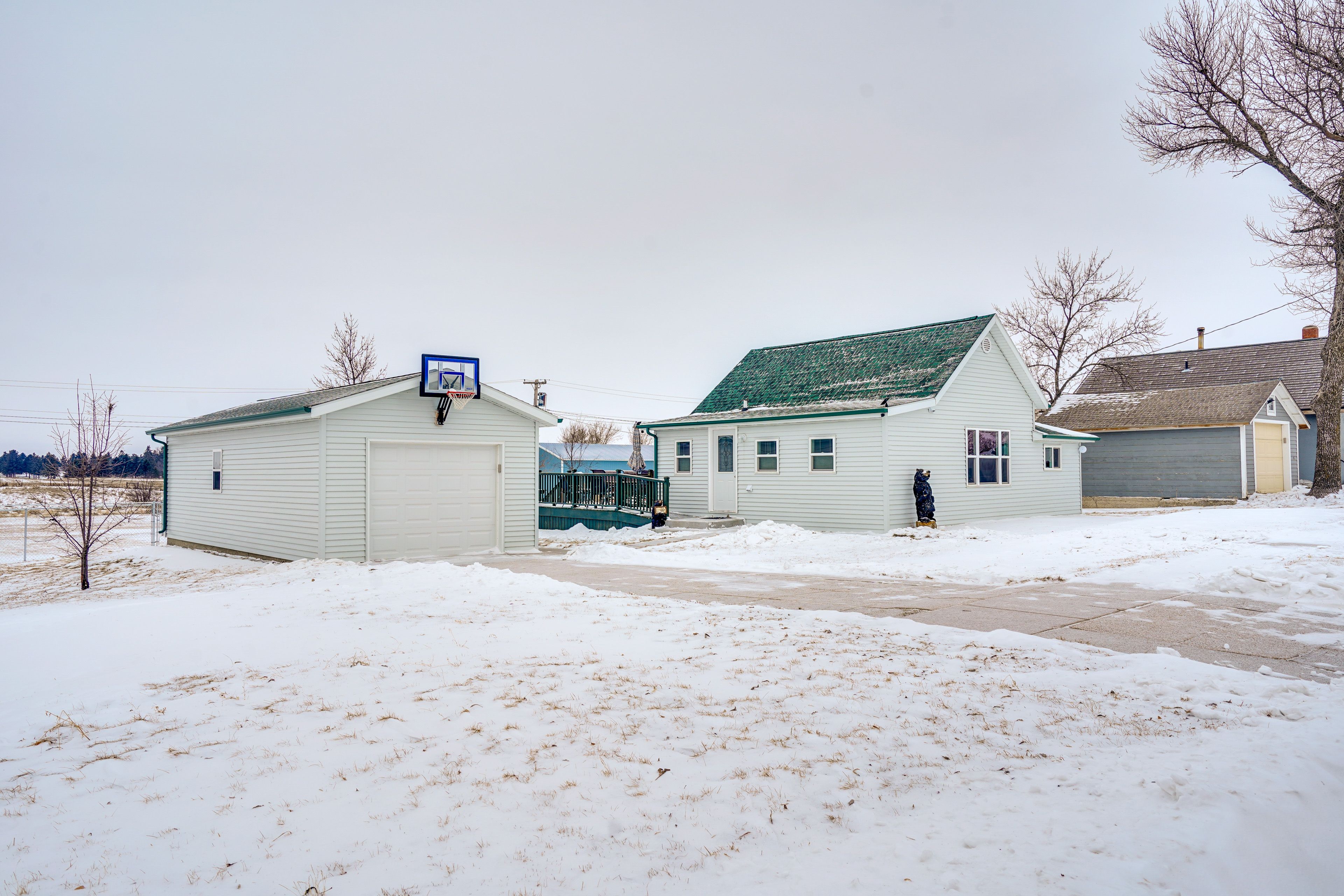 Parking | Detached Garage (1 Vehicle) | Driveway (1 Vehicle) | Street Parking