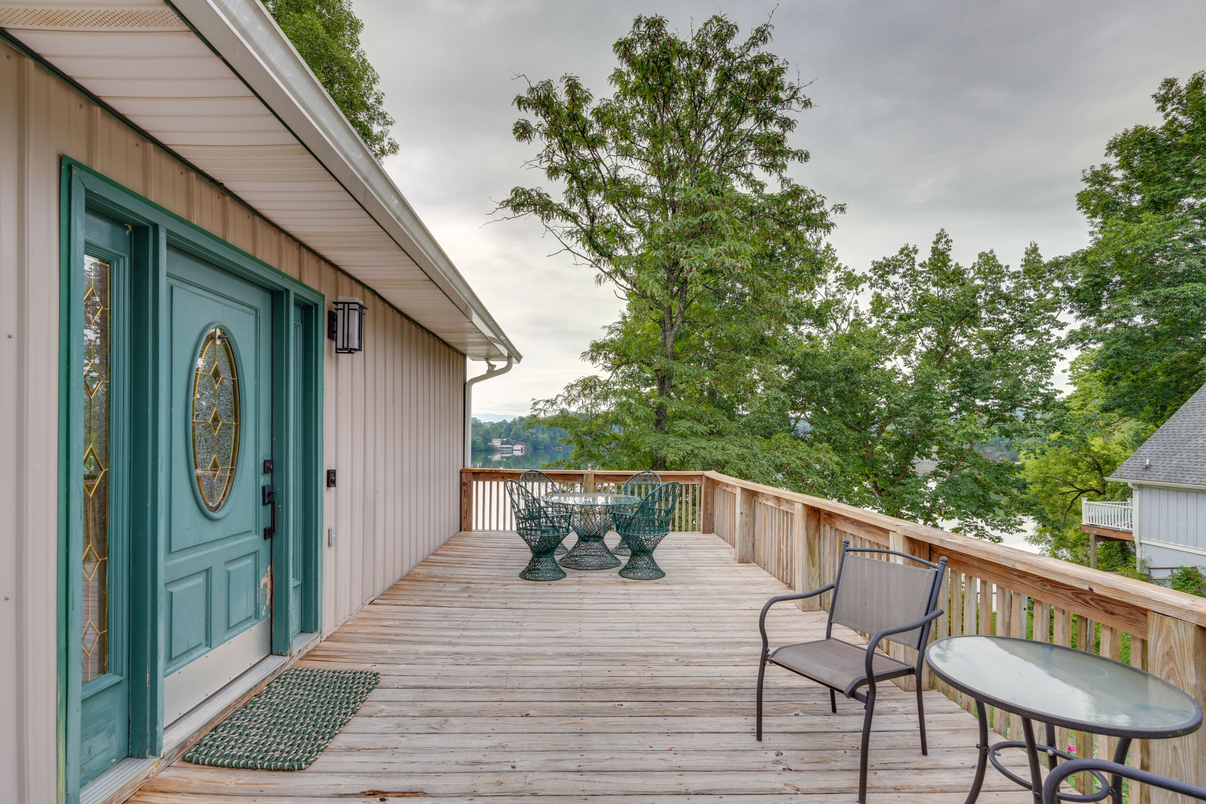 Front Deck | Dining Area