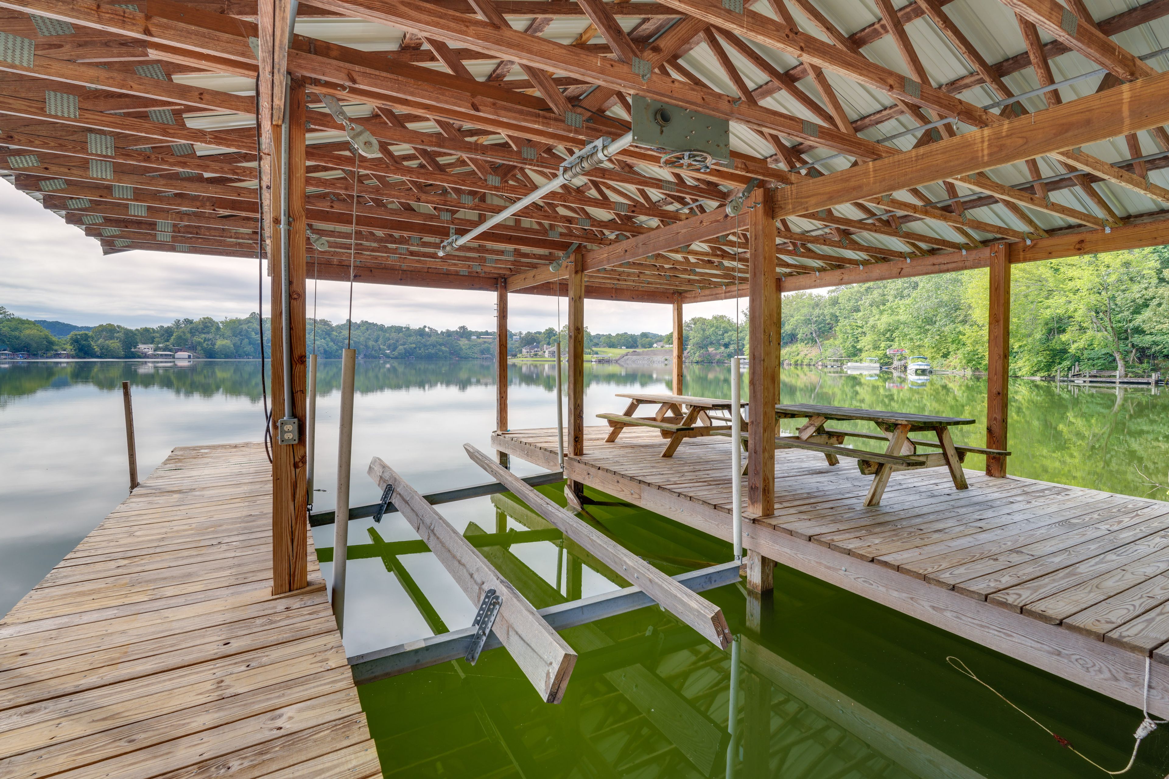 Boat Dock | Dining Area | Boone Lake/Beaver Creek Access