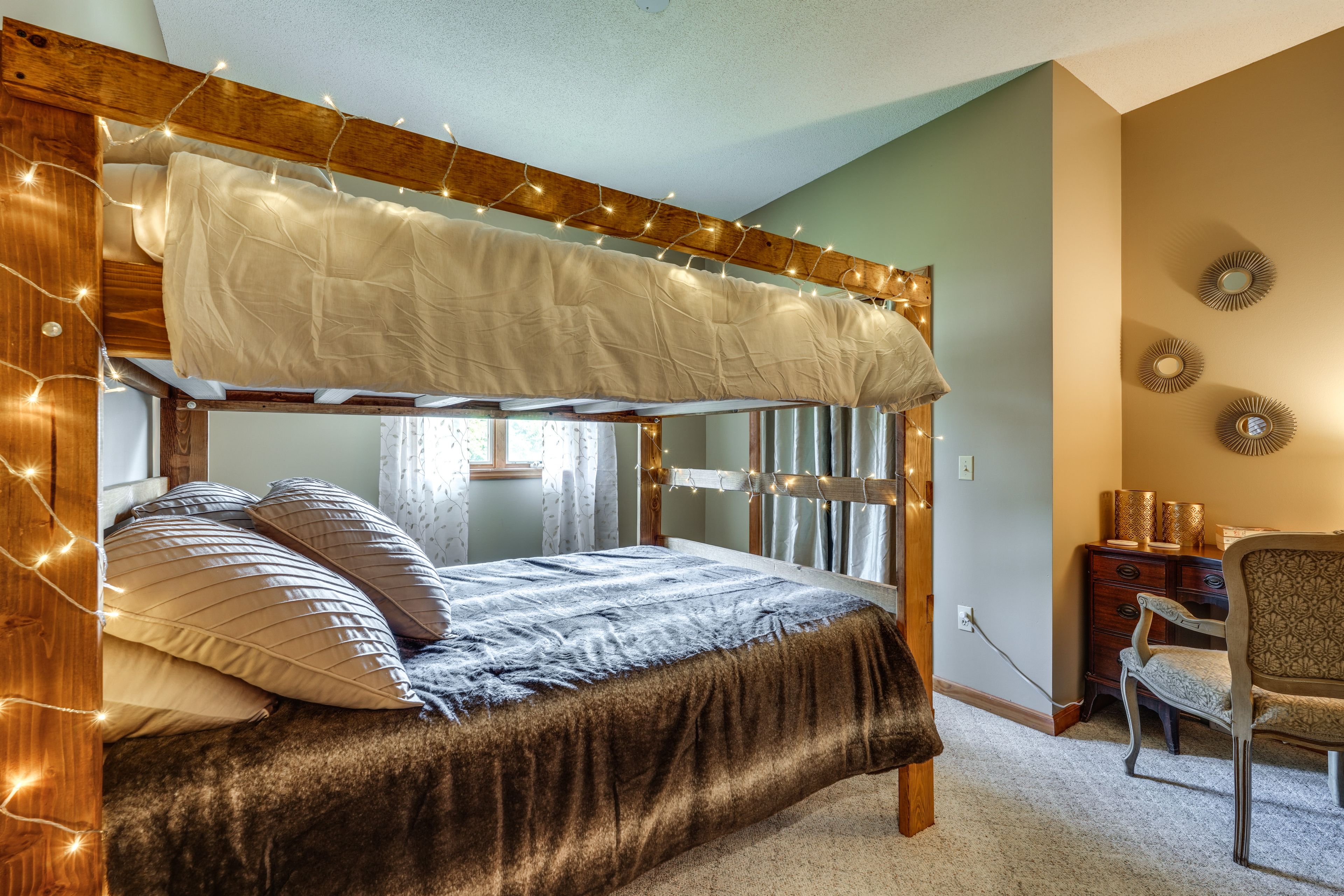 Bedroom 3 | Queen Bunk Bed | Desk