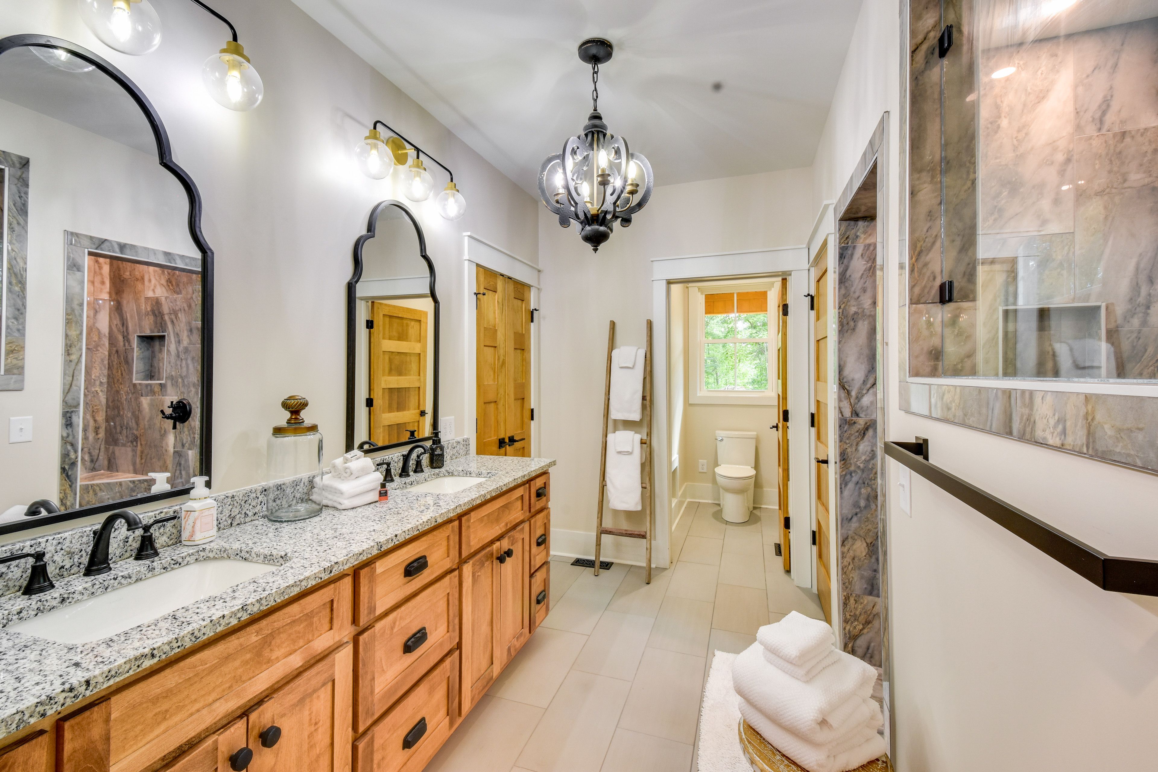 Full Bathroom | Shower | Towels Provided