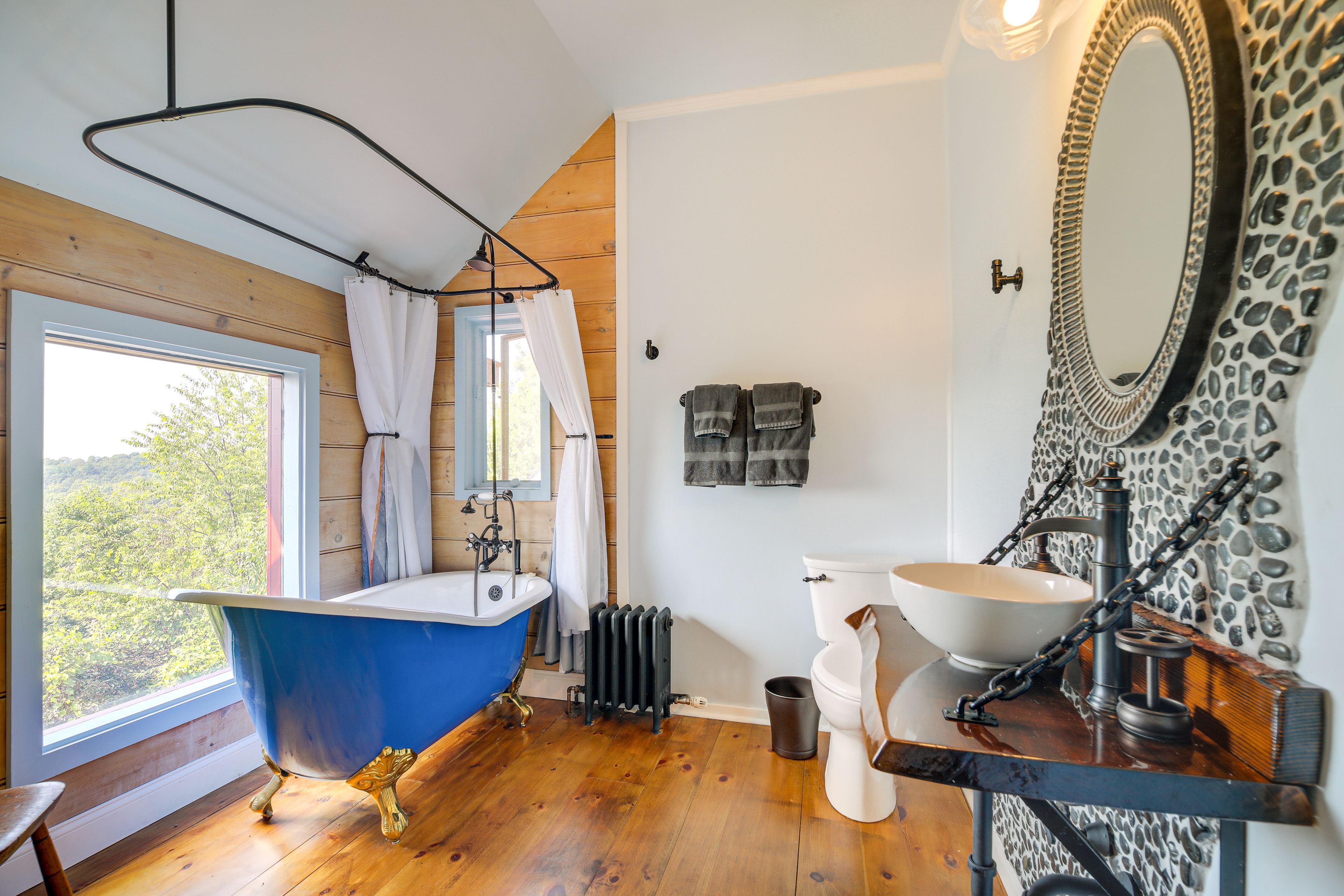 En-Suite Bathroom | Complimentary Toiletries | Towels Provided